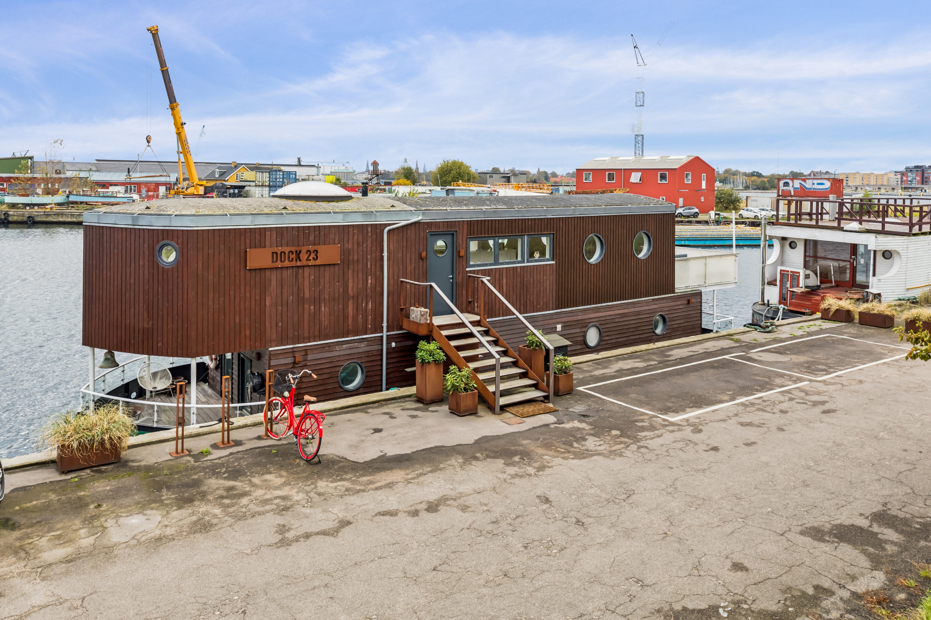 Fremhævet  billede i fuldskærmstilstand. Billede af William Wains Gade 23 (Husbåd), 1432 København K