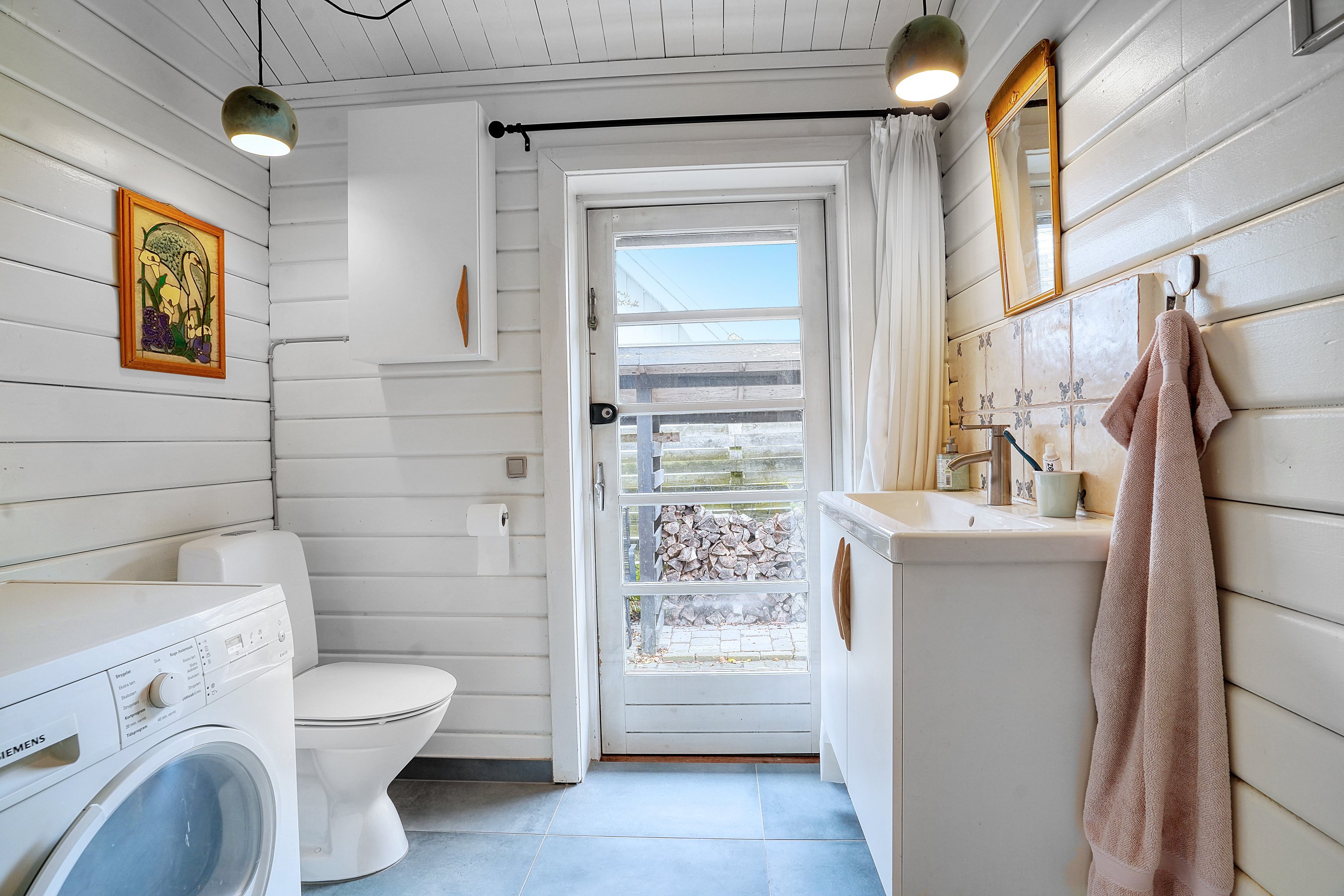 Fremhævet badeværelse billede i fuldskærmstilstand. Billede af Løvvænget 37, 3100 Hornbæk