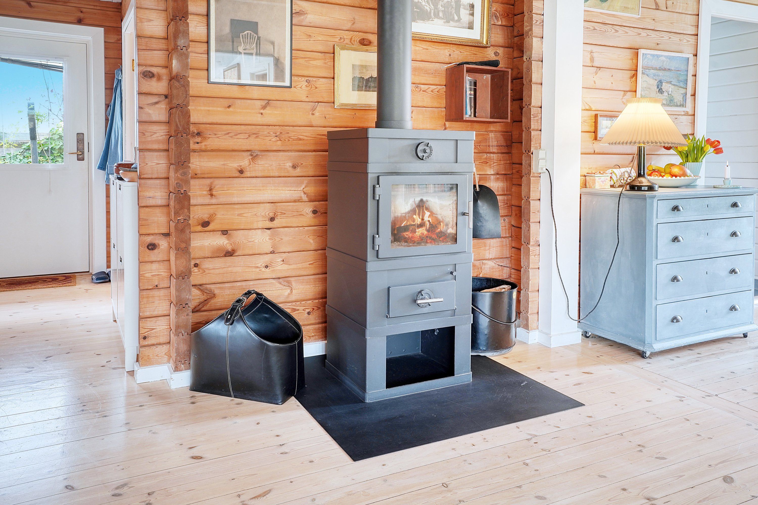 Fremhævet stue billede i fuldskærmstilstand. Billede af Løvvænget 37, 3100 Hornbæk