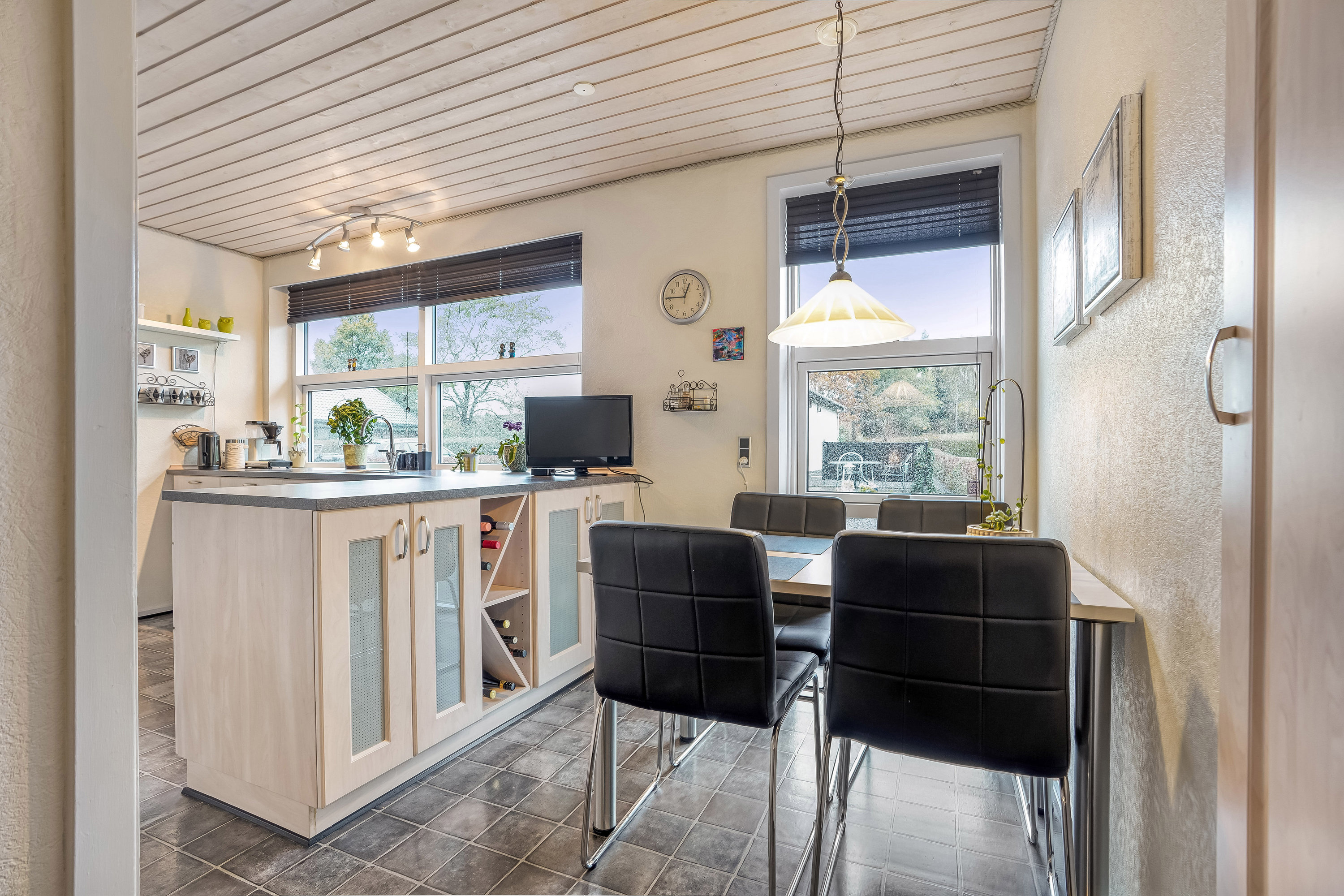 Fremhævet køkken billede i fuldskærmstilstand. Billede af Møllevænget 4, Boest, 8766 Nørre Snede