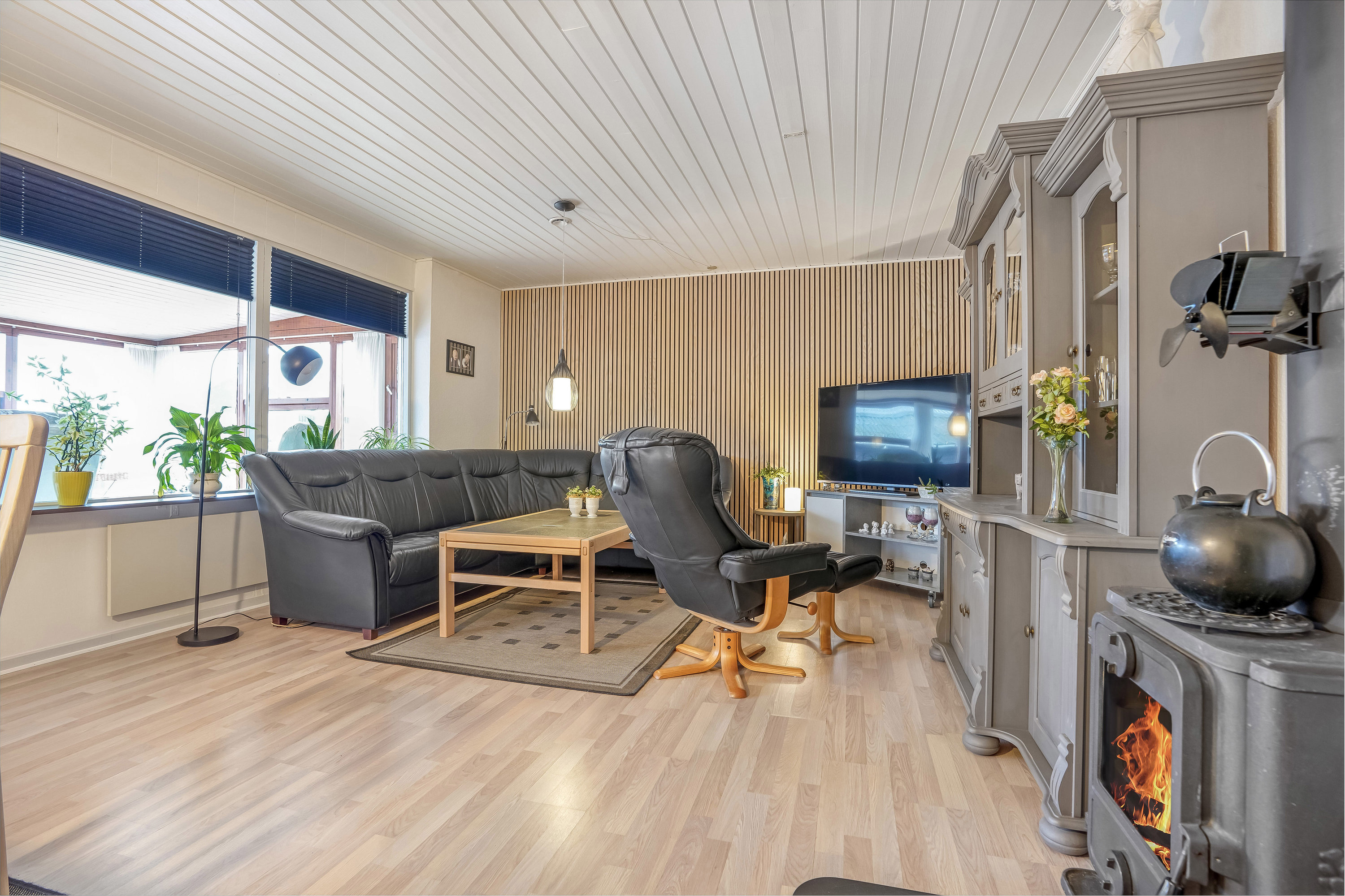 Fremhævet stue billede i fuldskærmstilstand. Billede af Møllevænget 4, Boest, 8766 Nørre Snede