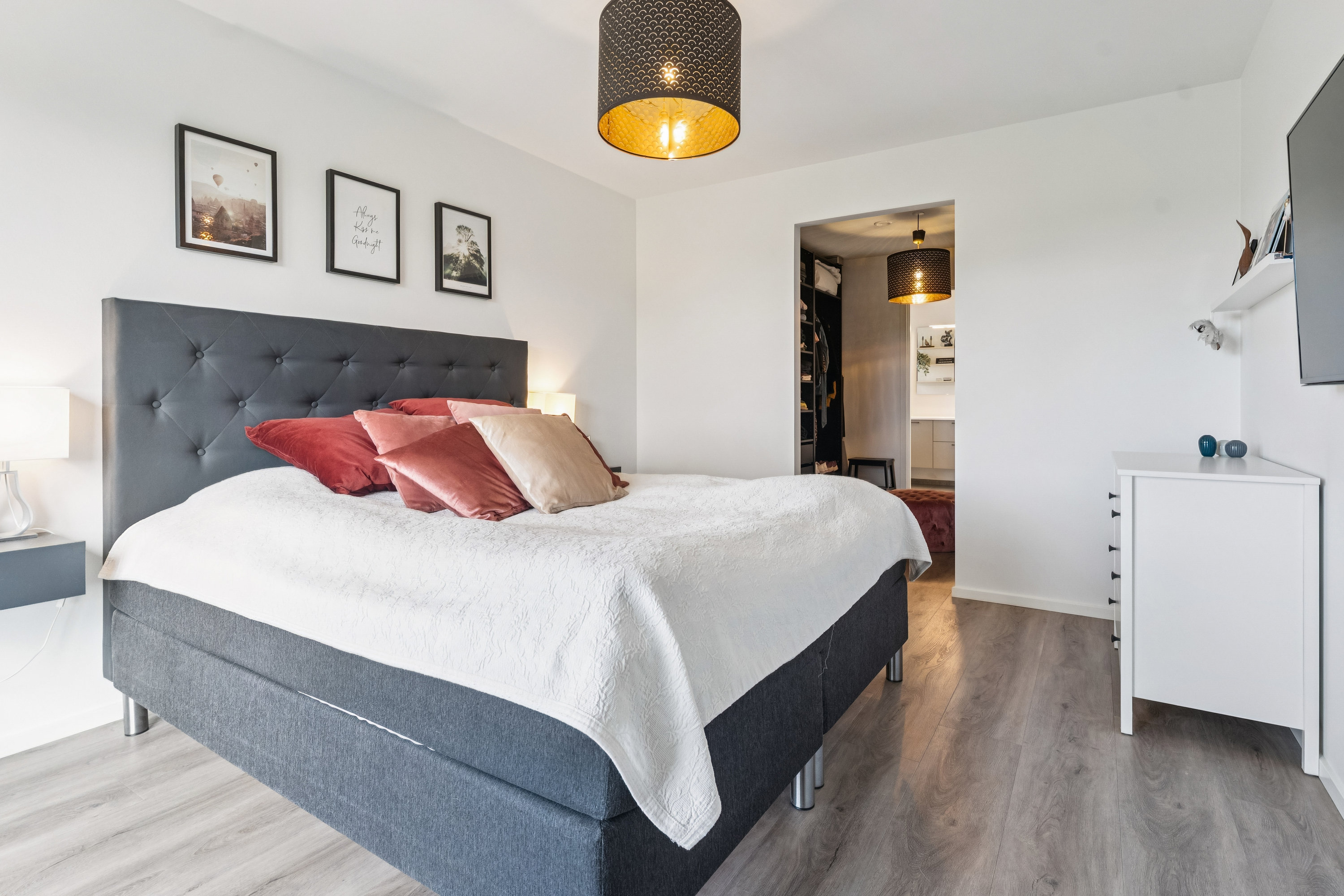 Fremhævet soveværelse billede i fuldskærmstilstand. Billede af Muldvarpekrogen 28, 8850 Bjerringbro