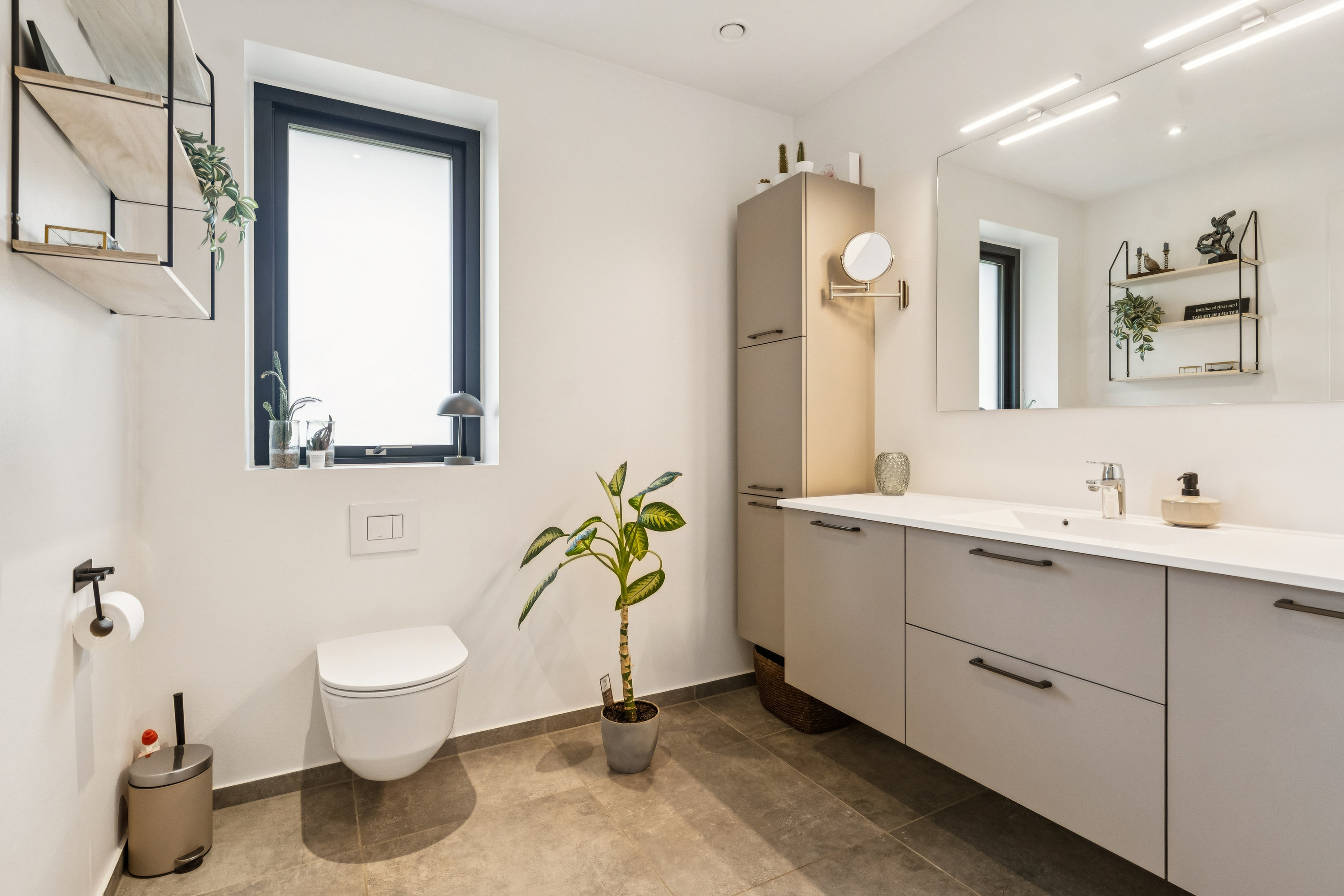 Fremhævet badeværelse billede i fuldskærmstilstand. Billede af Muldvarpekrogen 28, 8850 Bjerringbro