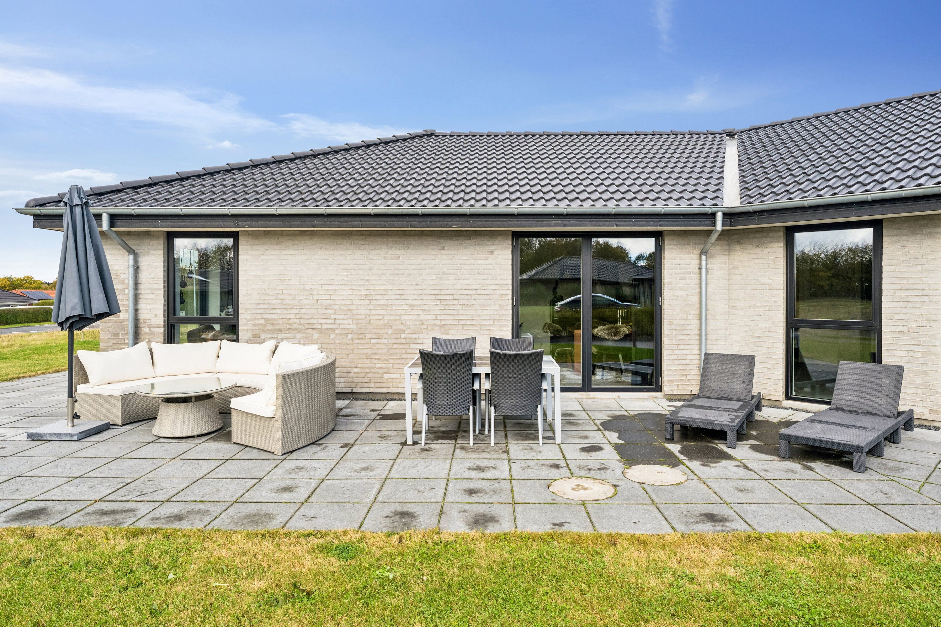 Fremhævet terrasse billede i fuldskærmstilstand. Billede af Muldvarpekrogen 28, 8850 Bjerringbro