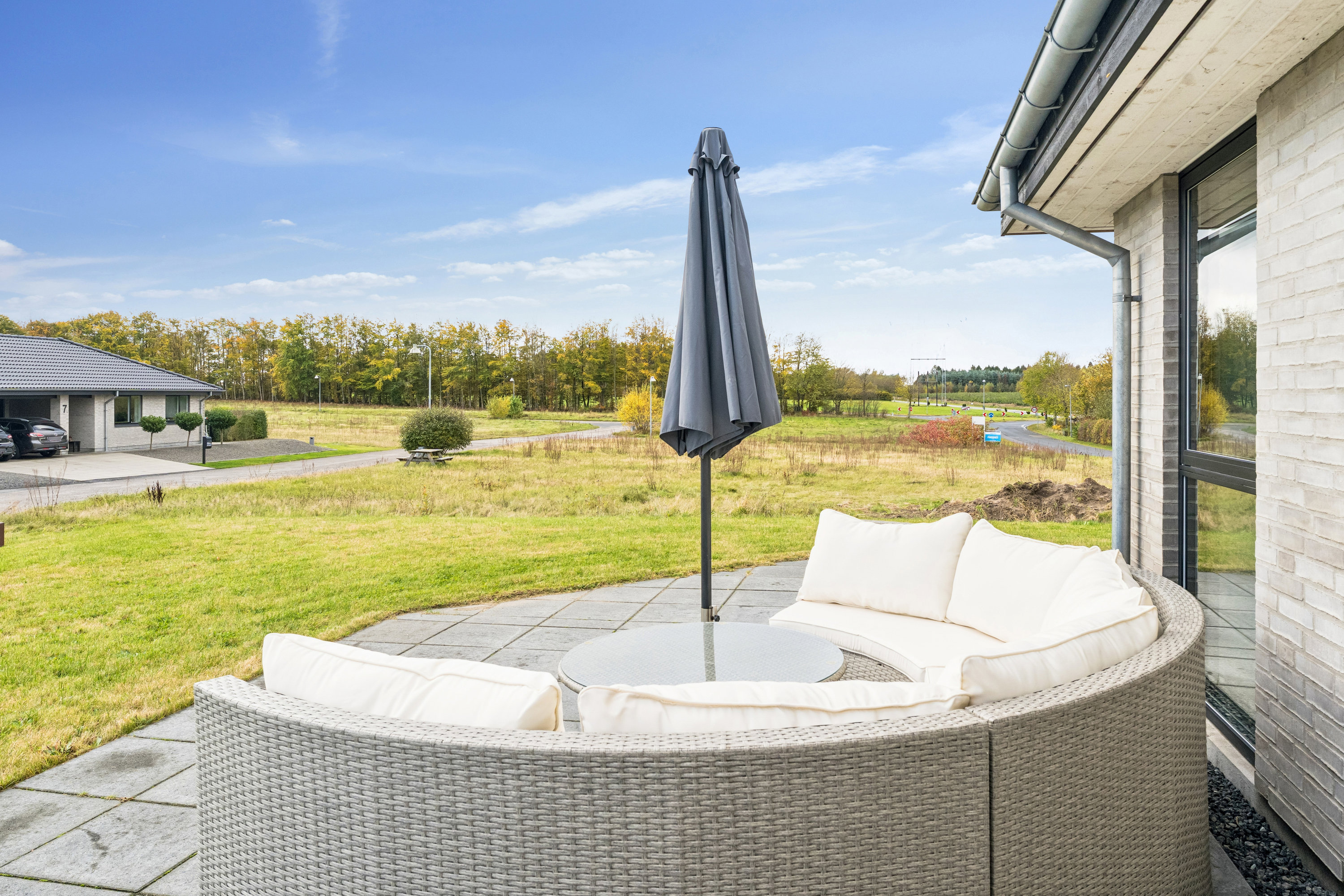 Fremhævet terrasse billede i fuldskærmstilstand. Billede af Muldvarpekrogen 28, 8850 Bjerringbro