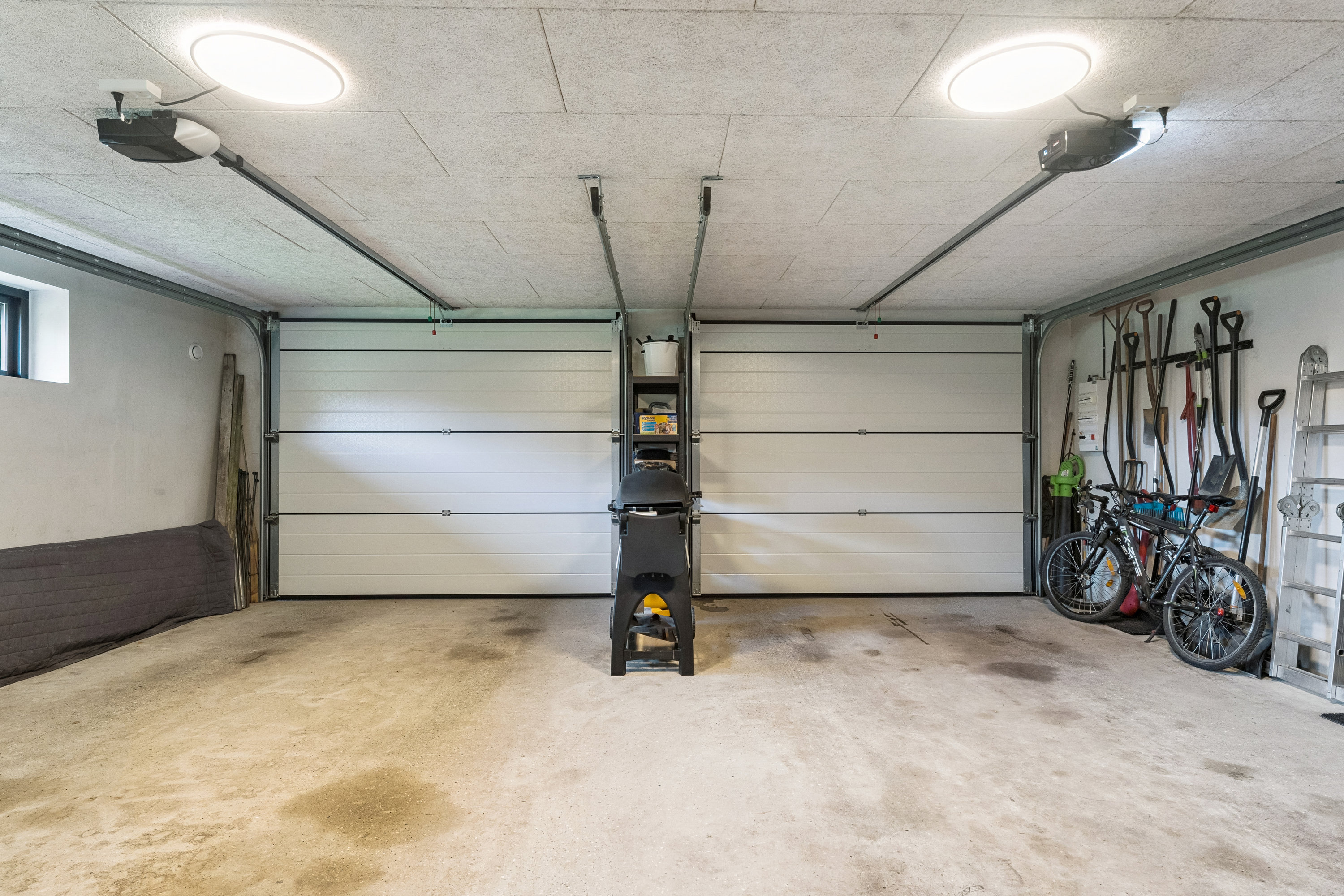 Fremhævet garage billede i fuldskærmstilstand. Billede af Muldvarpekrogen 28, 8850 Bjerringbro