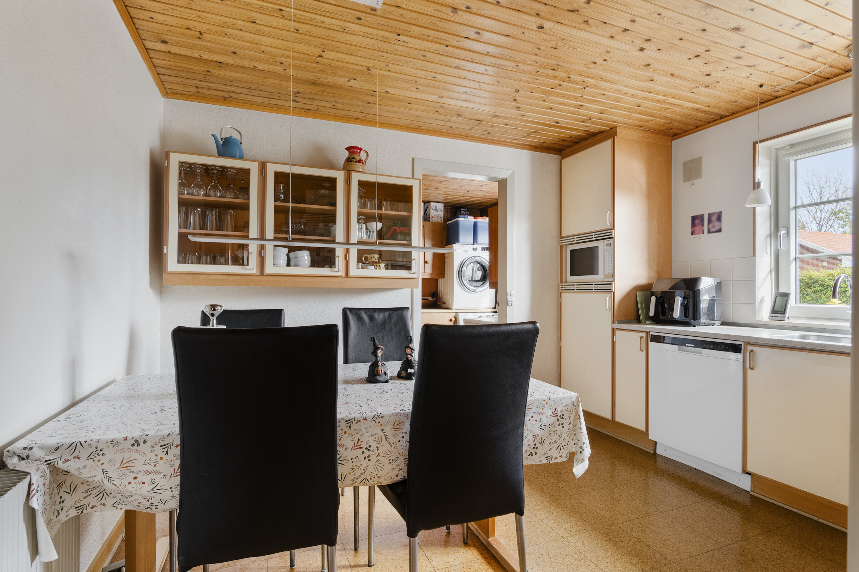 Fremhævet spisekøkken billede i fuldskærmstilstand. Billede af Karlsgårdevej 4, Sig, 6800 Varde