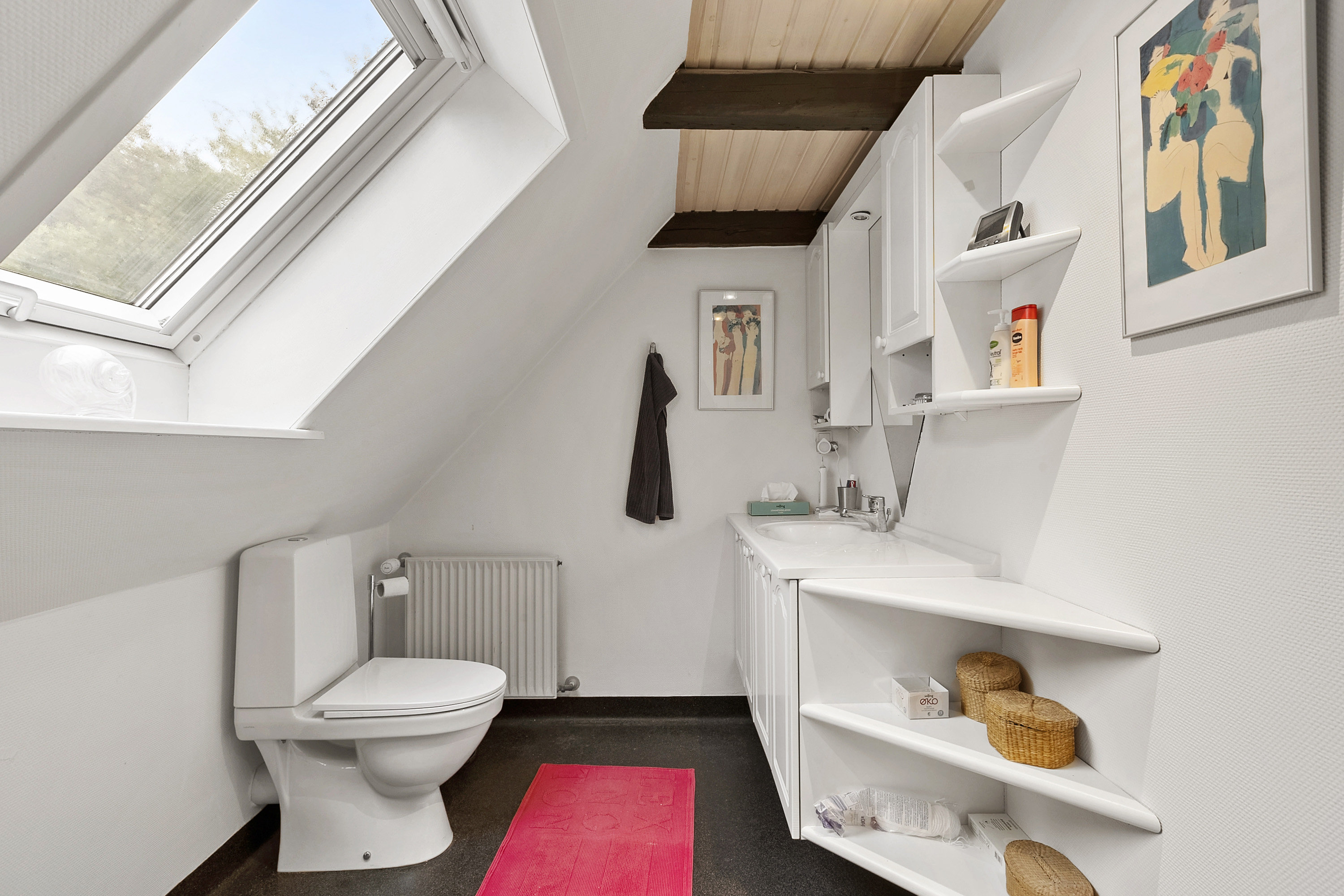 Fremhævet toilet billede i fuldskærmstilstand. Billede af Sønderballevej 31, Genner Str, 6230 Rødekro