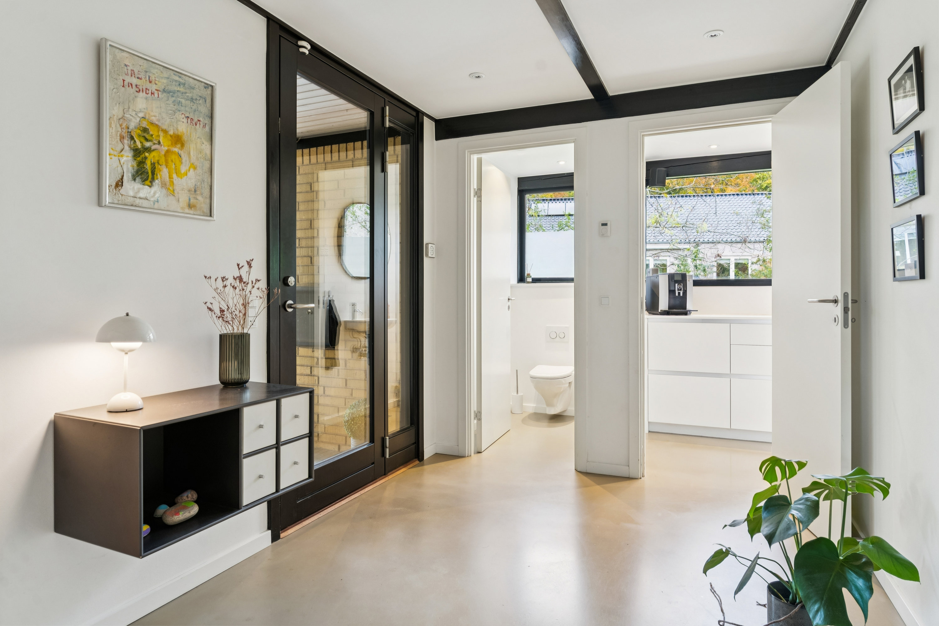 Fremhævet gang billede i fuldskærmstilstand. Billede af Rolighedsvej 13A, Hareskov, 3500 Værløse