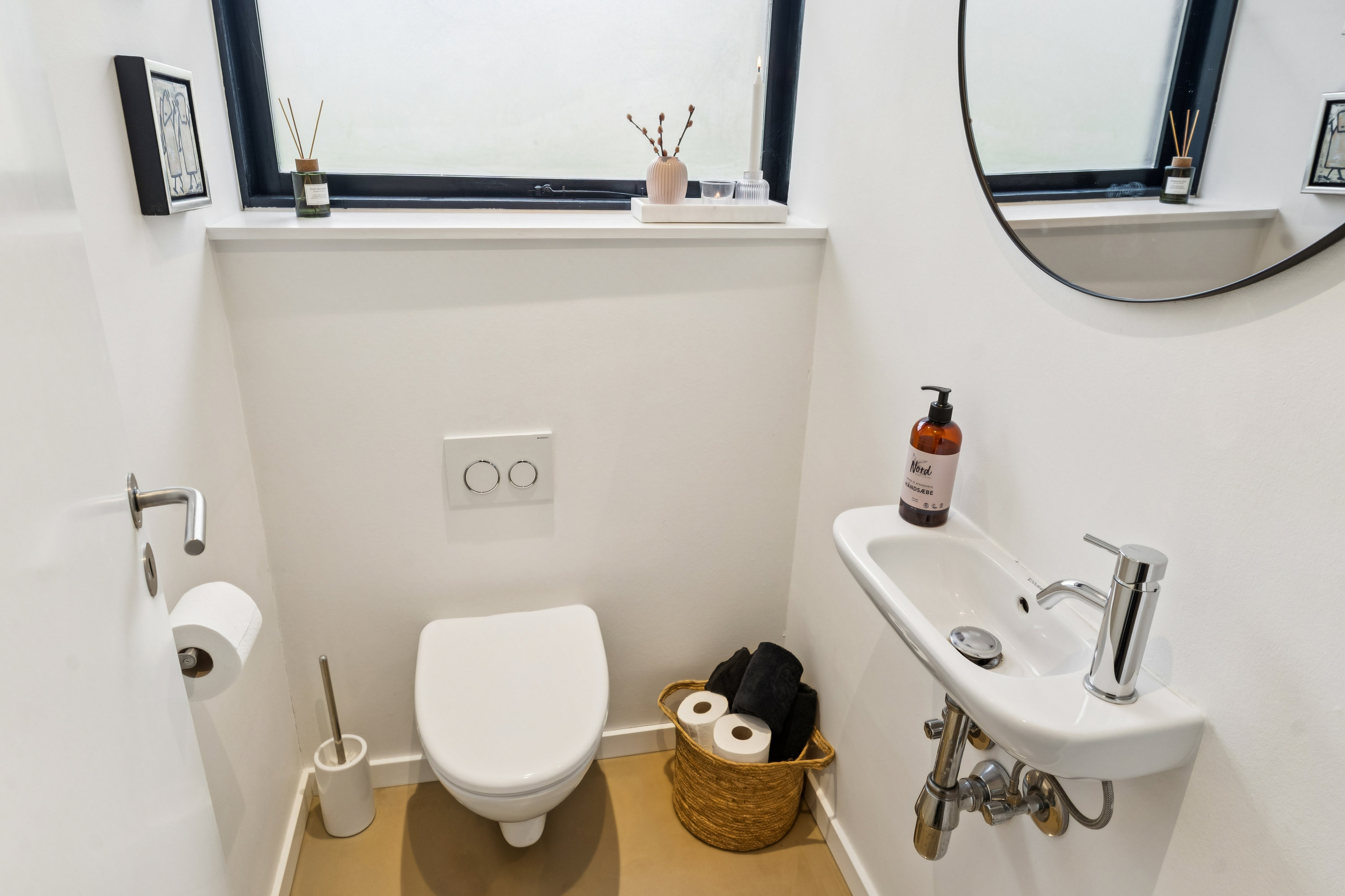 Fremhævet badeværelse billede i fuldskærmstilstand. Billede af Rolighedsvej 13A, Hareskov, 3500 Værløse