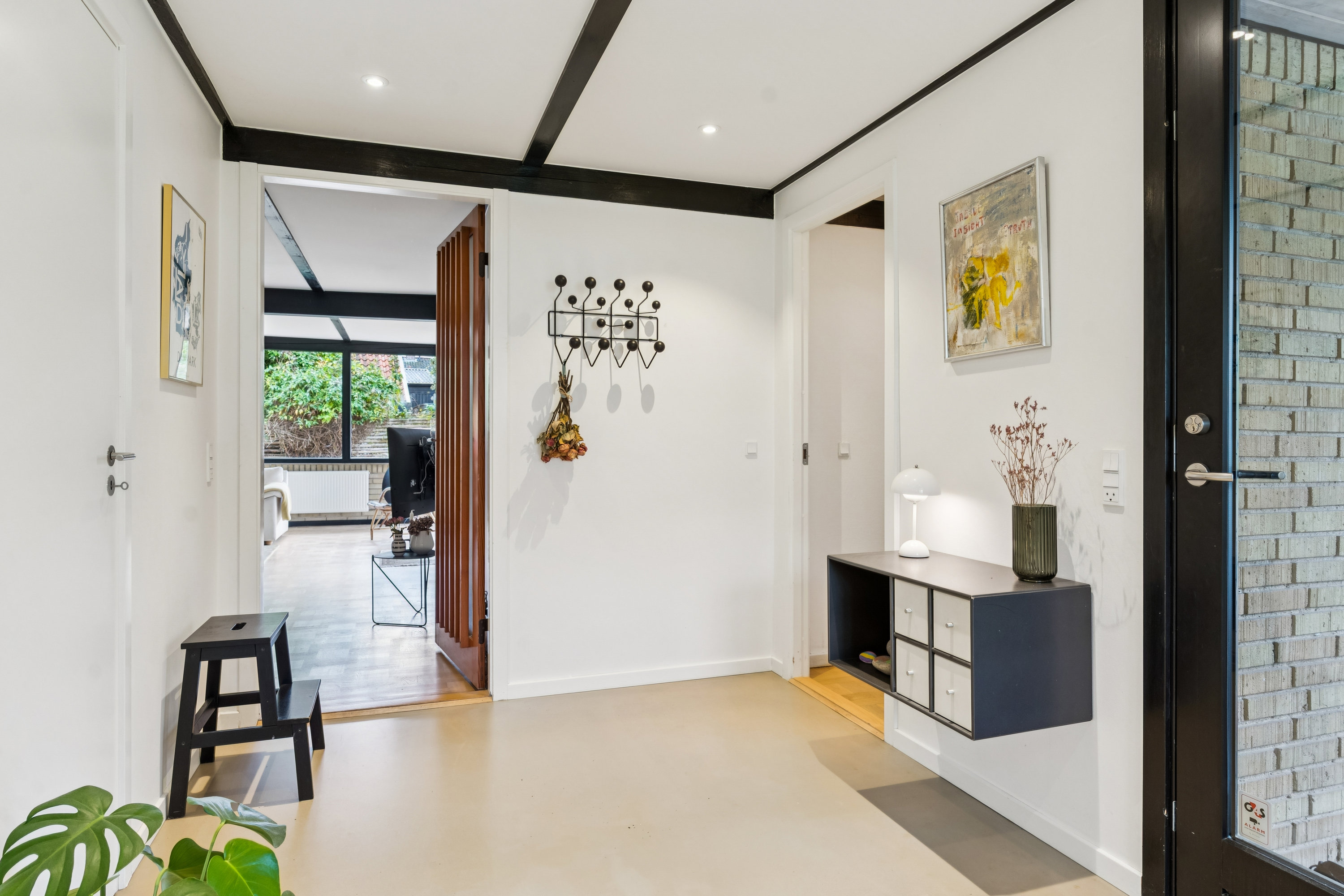 Fremhævet gang billede i fuldskærmstilstand. Billede af Rolighedsvej 13A, Hareskov, 3500 Værløse