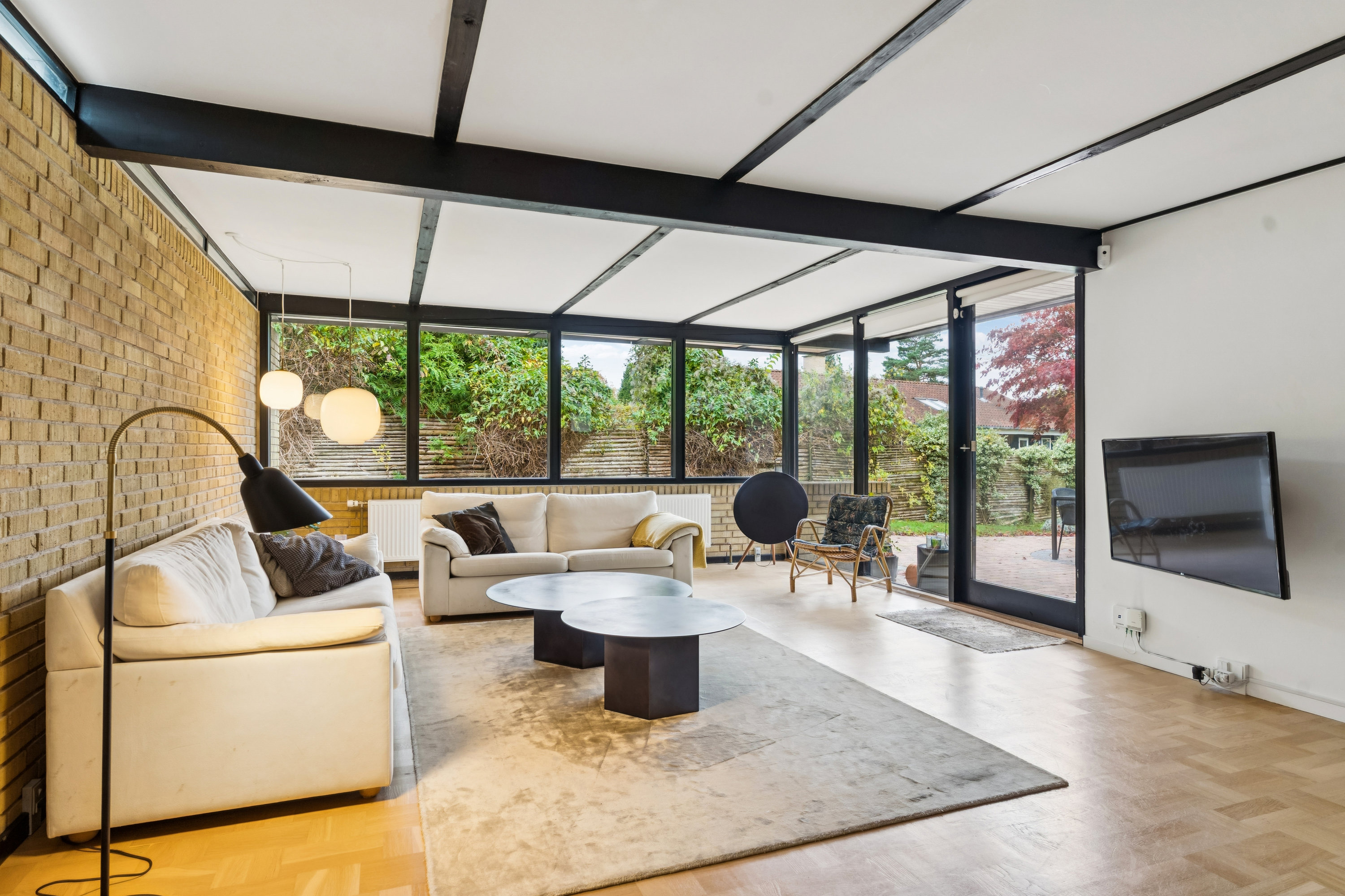 Fremhævet stue billede i fuldskærmstilstand. Billede af Rolighedsvej 13A, Hareskov, 3500 Værløse