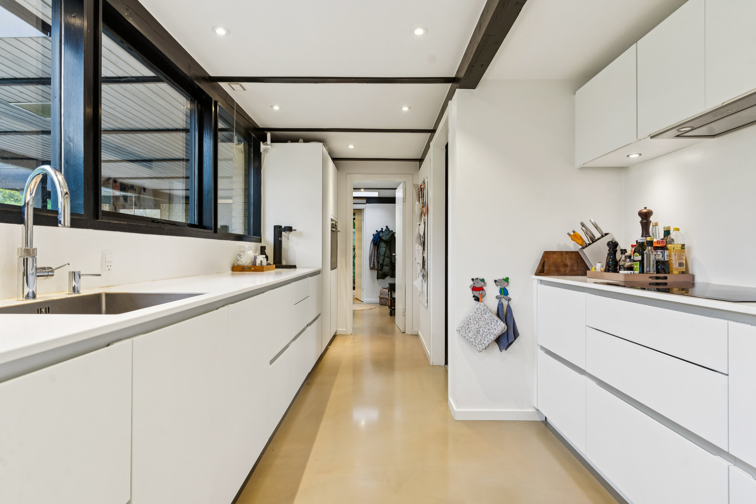 Fremhævet køkken billede i fuldskærmstilstand. Billede af Rolighedsvej 13A, Hareskov, 3500 Værløse