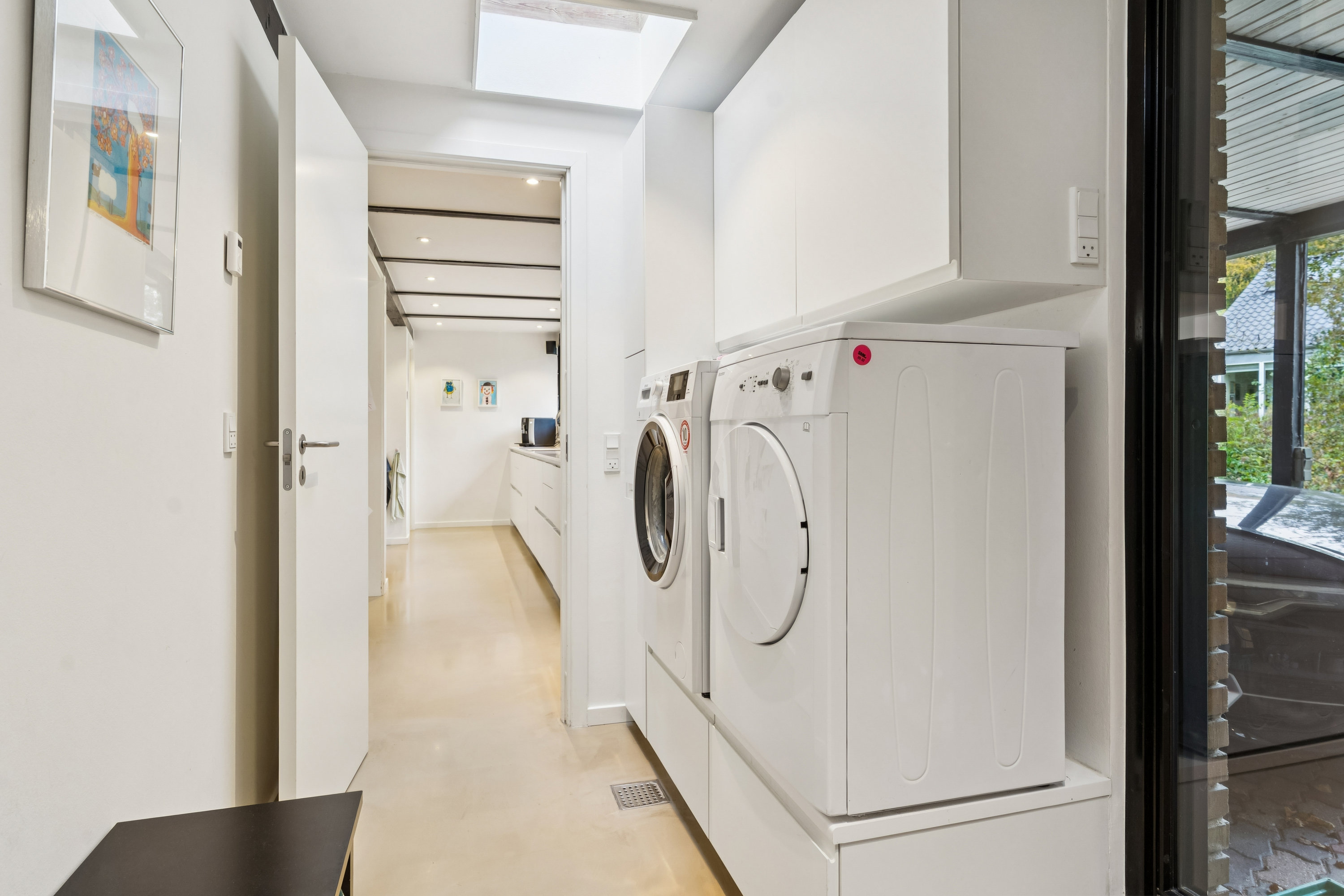 Fremhævet gang billede i fuldskærmstilstand. Billede af Rolighedsvej 13A, Hareskov, 3500 Værløse