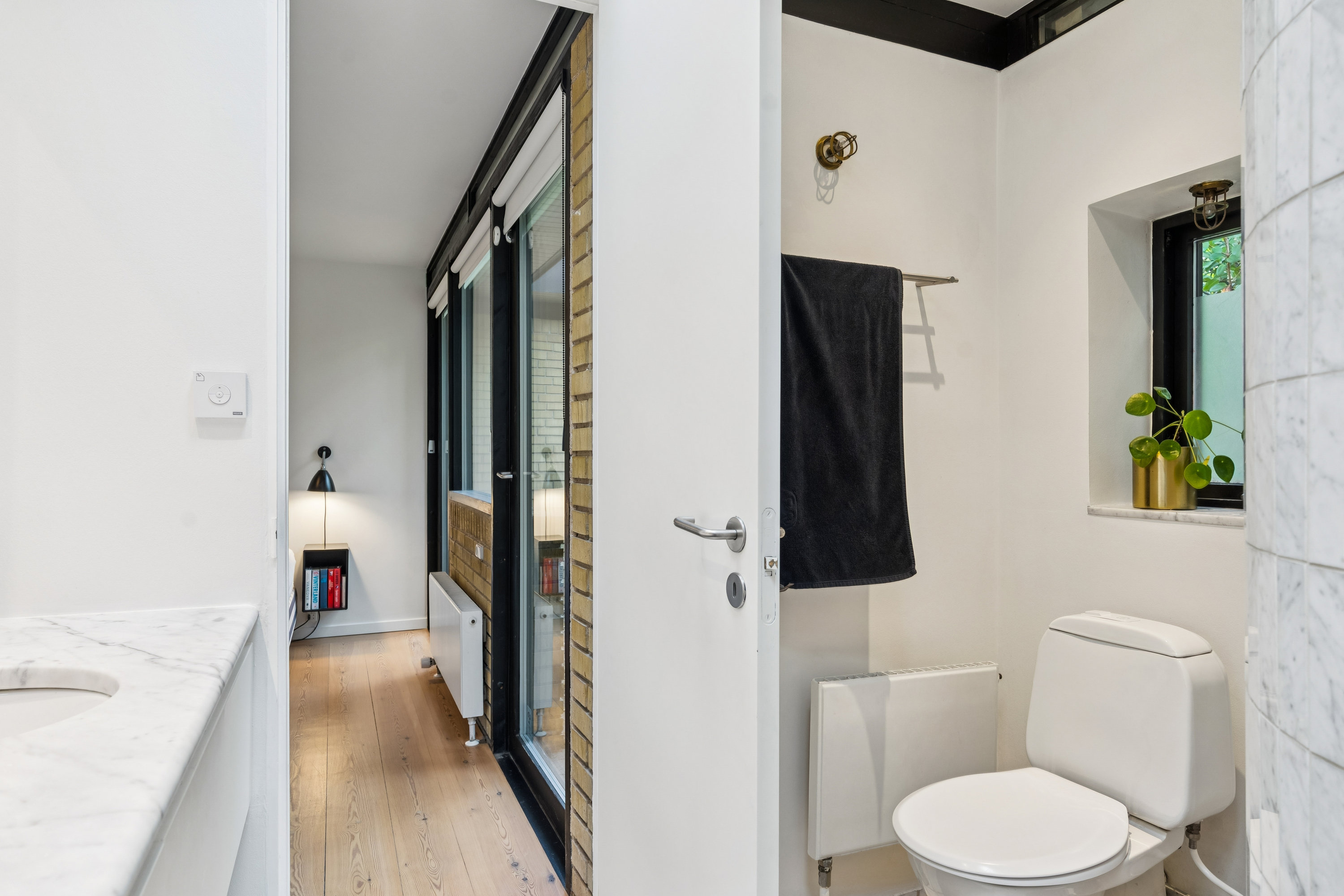 Fremhævet badeværelse billede i fuldskærmstilstand. Billede af Rolighedsvej 13A, Hareskov, 3500 Værløse