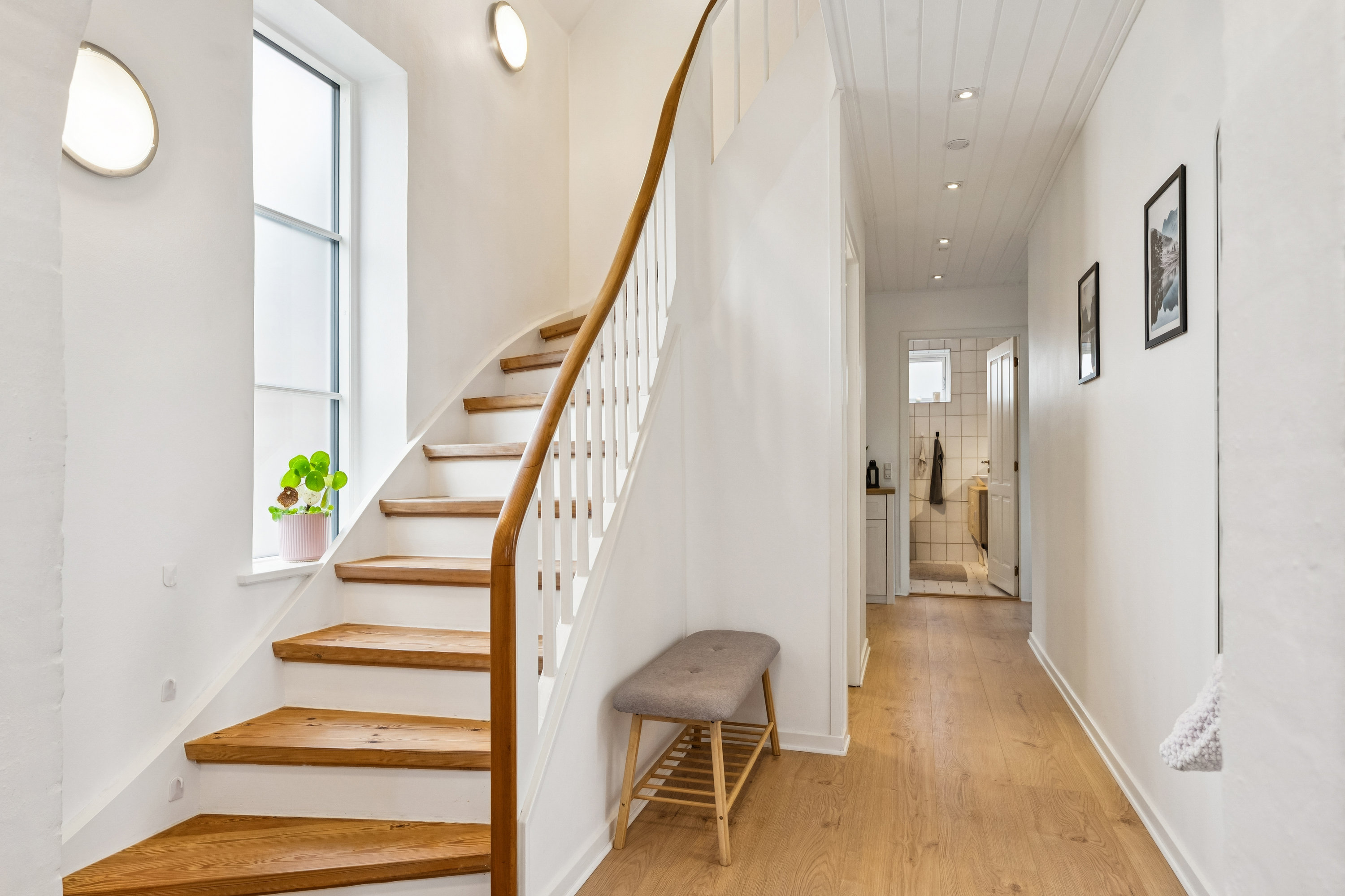 Fremhævet gang billede i fuldskærmstilstand. Billede af Christiansborgvej 13, 8930 Randers NØ