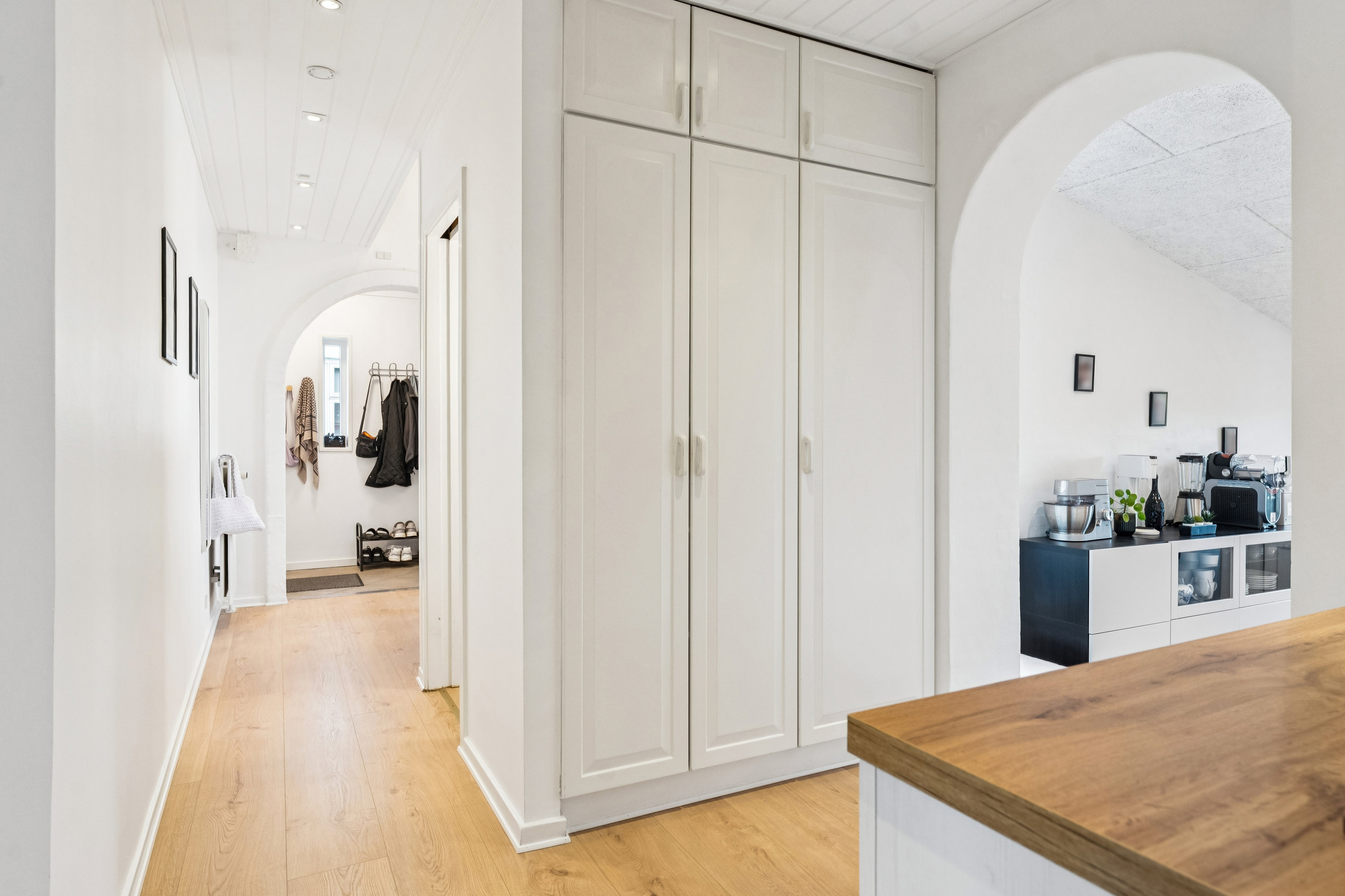 Fremhævet gang billede i fuldskærmstilstand. Billede af Christiansborgvej 13, 8930 Randers NØ