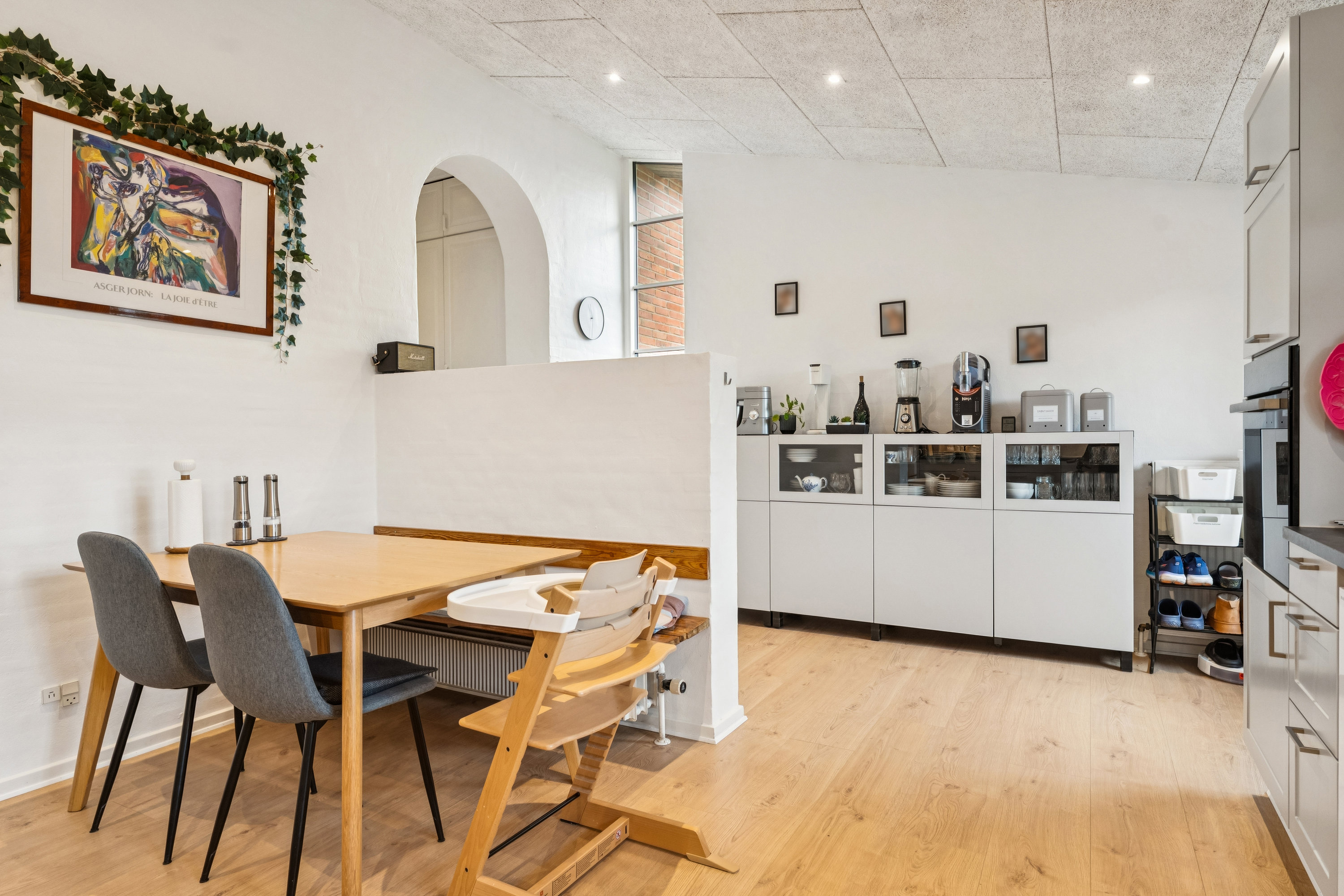 Fremhævet stue billede i fuldskærmstilstand. Billede af Christiansborgvej 13, 8930 Randers NØ