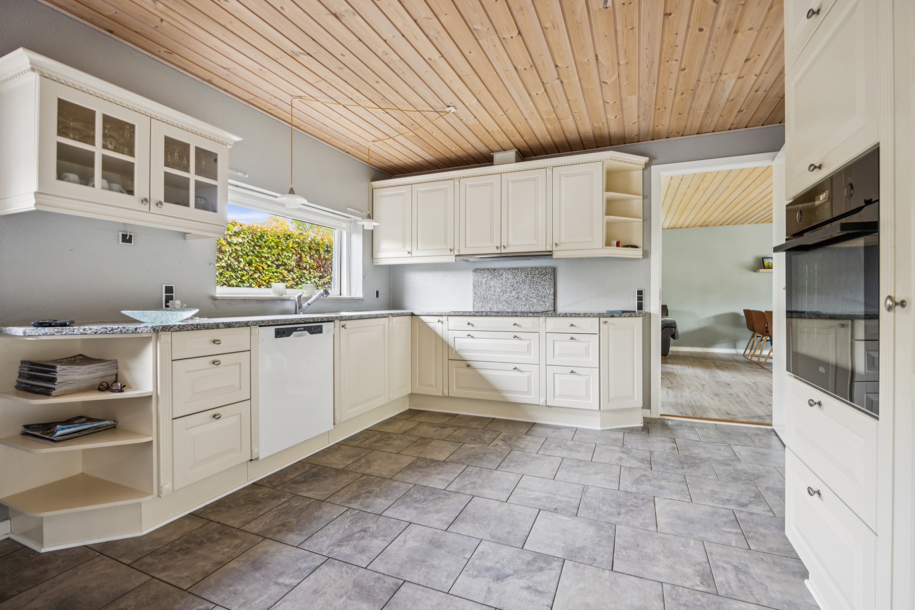 Fremhævet køkken billede i fuldskærmstilstand. Billede af Valmuevej 6, 9500 Hobro