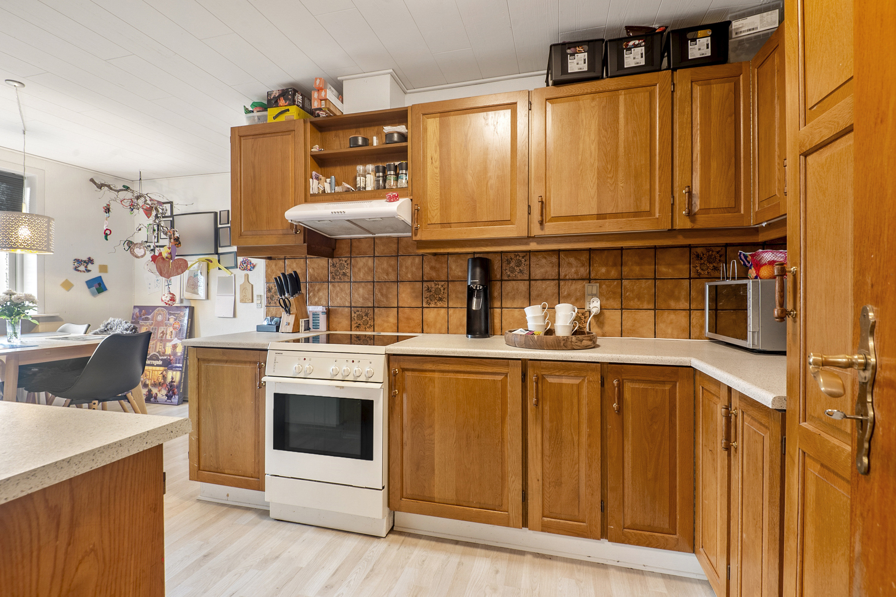 Fremhævet køkken billede i fuldskærmstilstand. Billede af Ellebakken 5, 6800 Varde