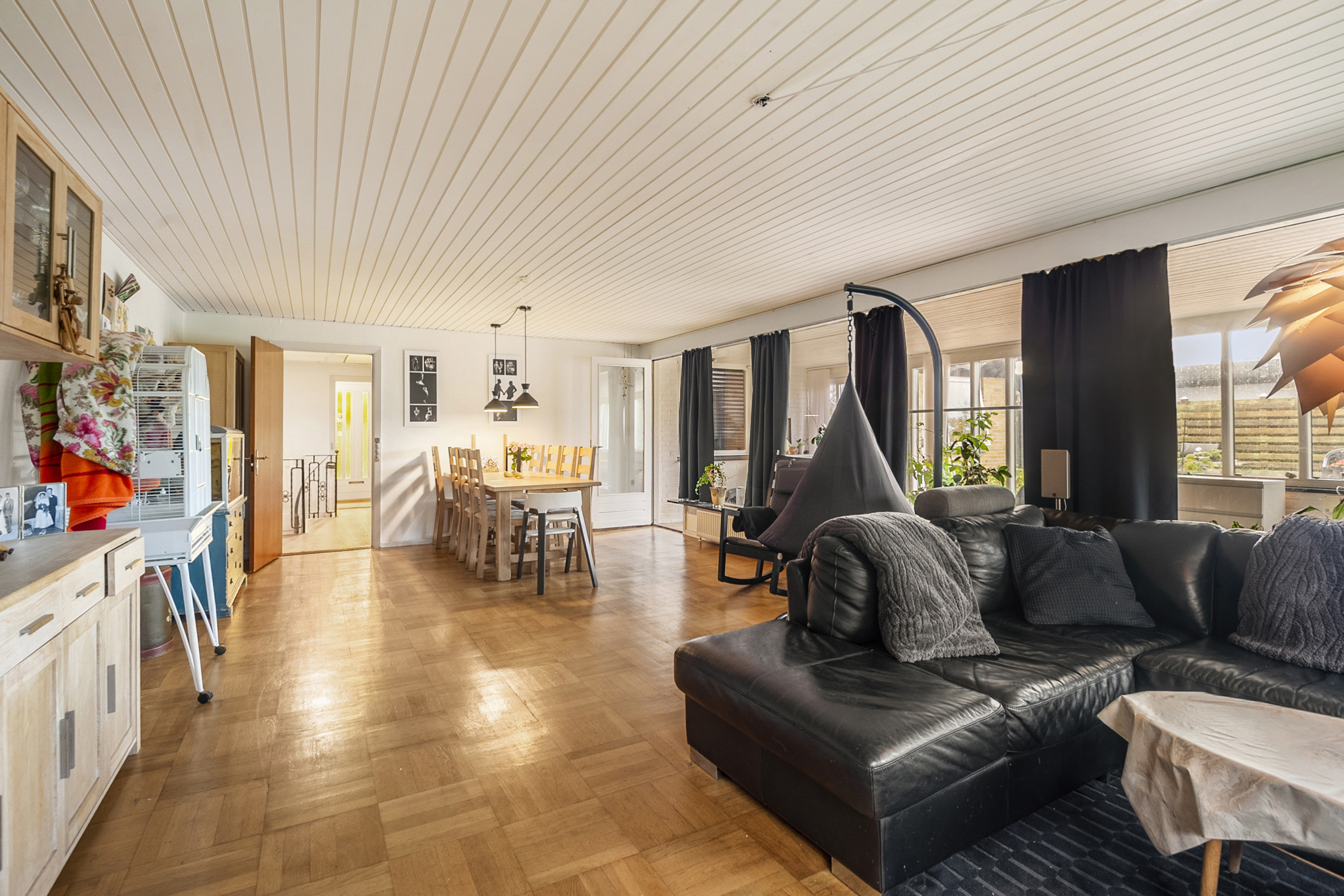 Fremhævet stue billede i fuldskærmstilstand. Billede af Ellebakken 5, 6800 Varde