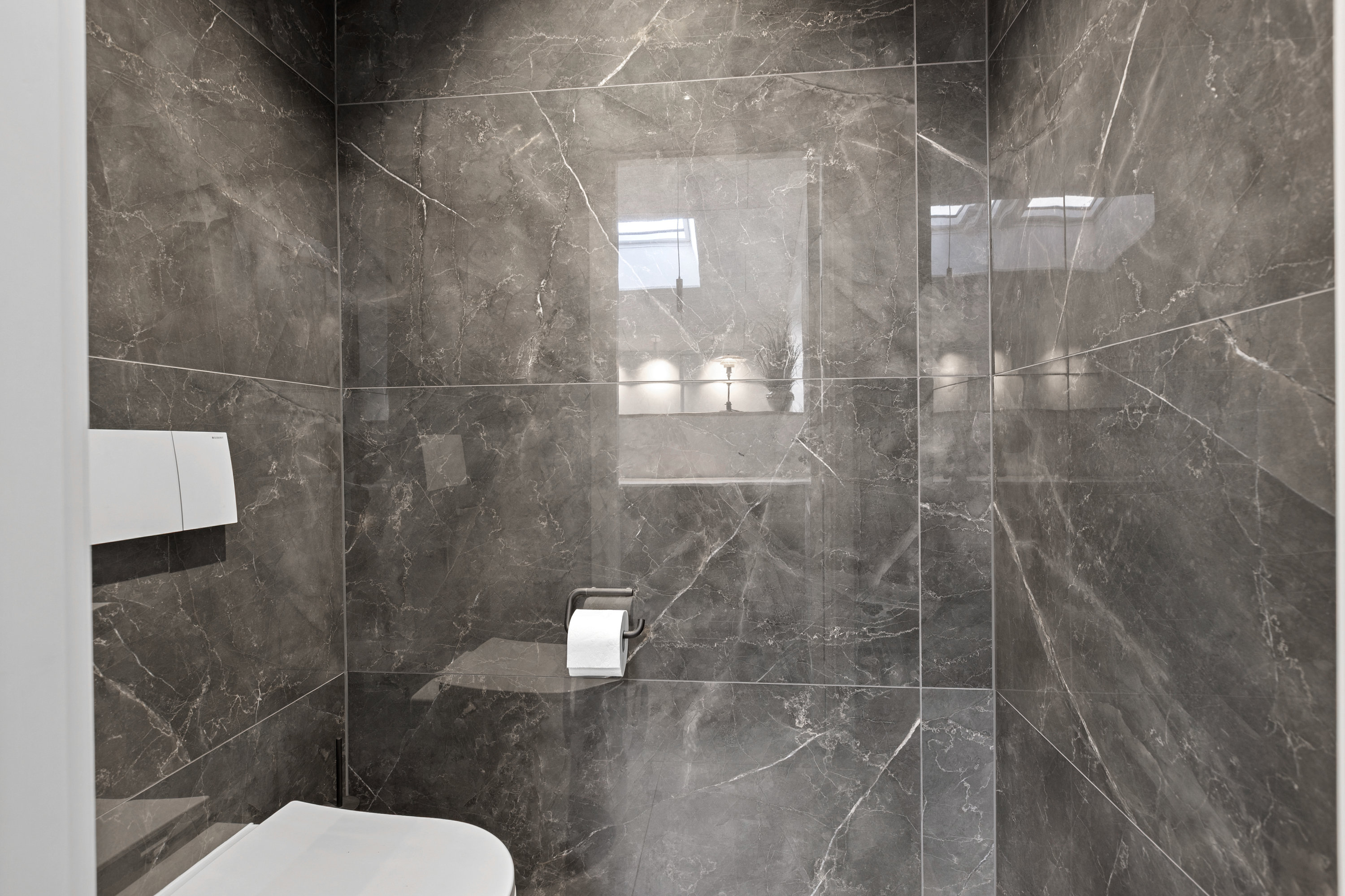 Fremhævet toilet billede i fuldskærmstilstand. Billede af Heglingevej 23, 4180 Sorø