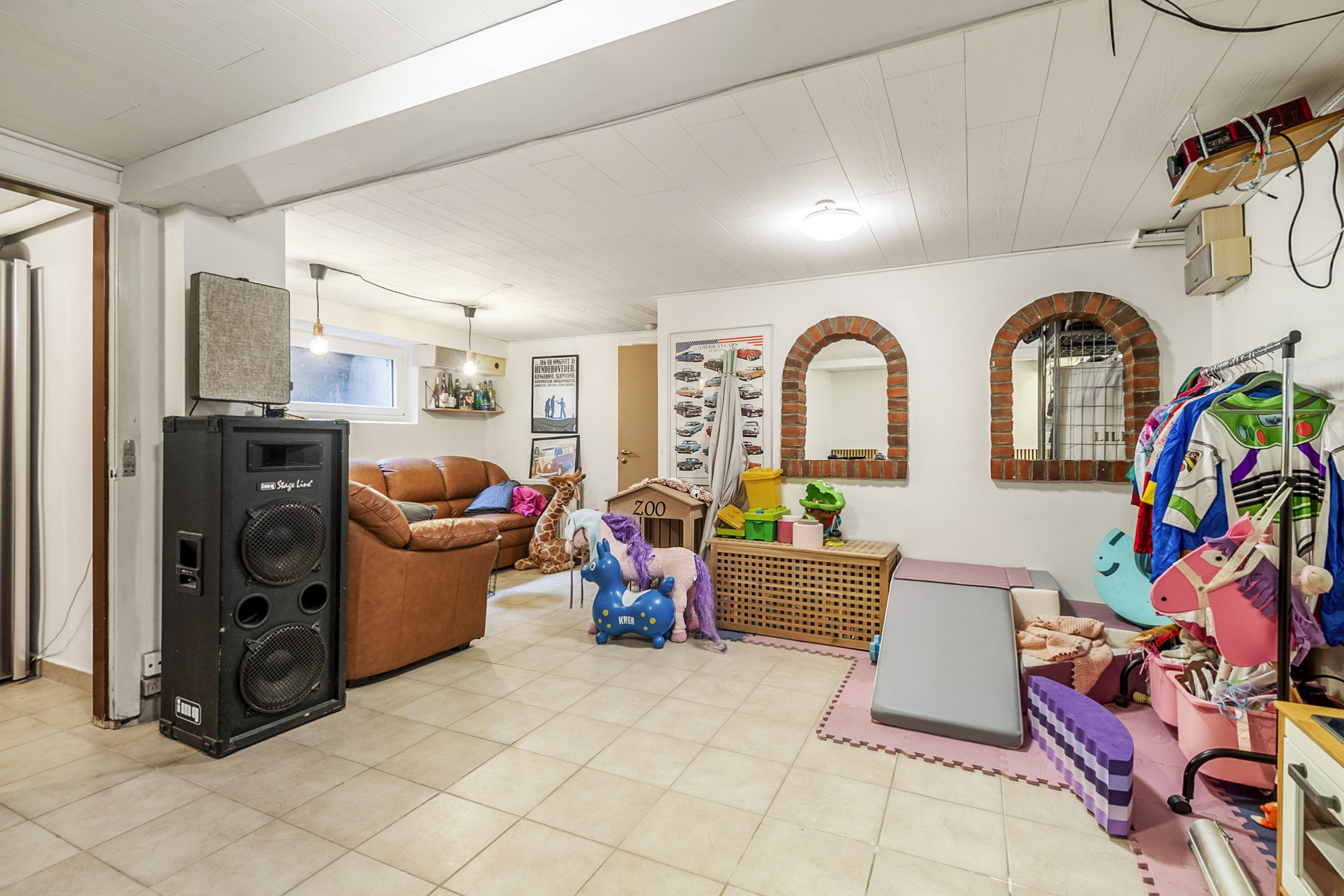 Fremhævet stue billede i fuldskærmstilstand. Billede af Ellebakken 5, 6800 Varde