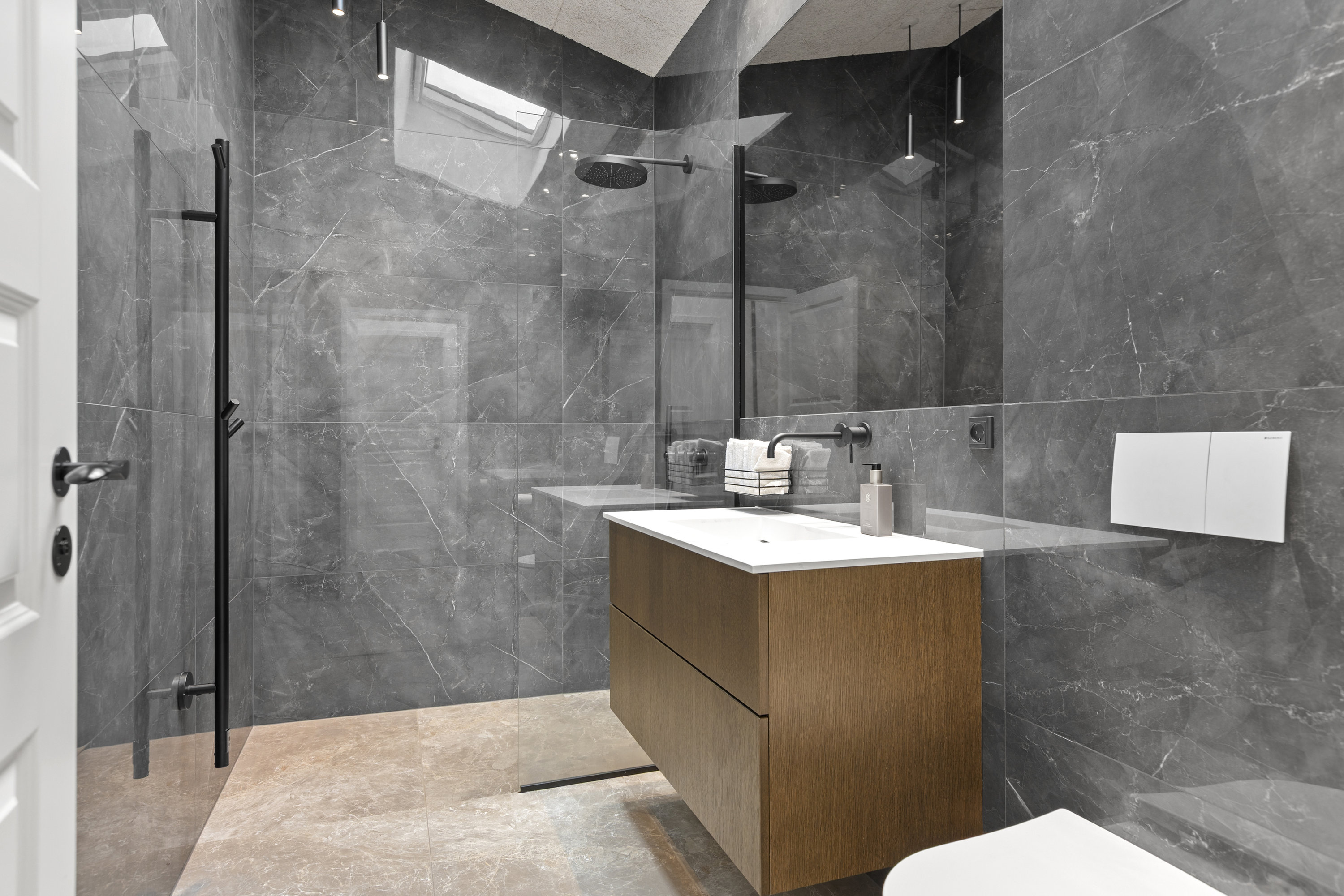 Fremhævet badeværelse billede i fuldskærmstilstand. Billede af Heglingevej 23, 4180 Sorø