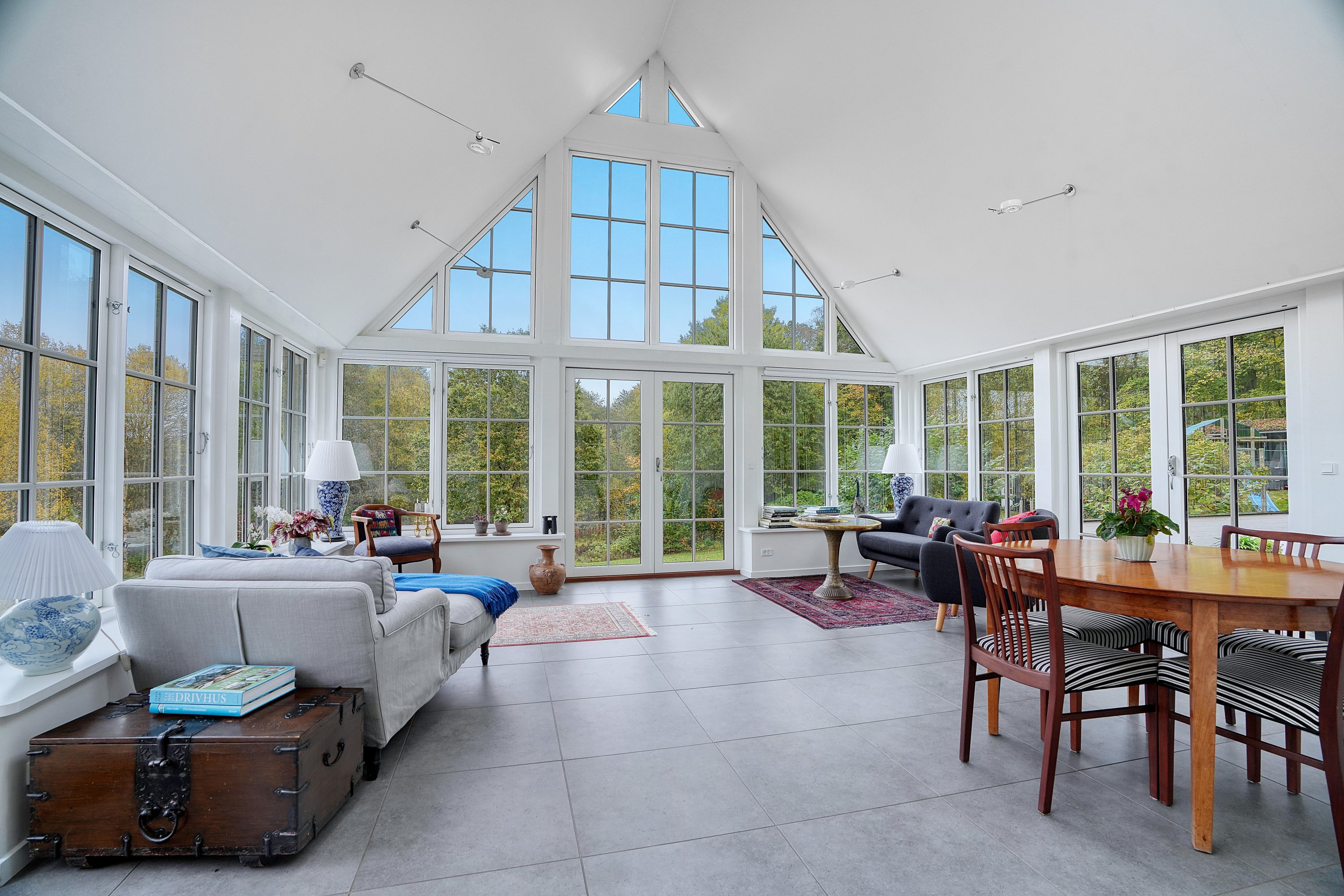 Fremhævet stue billede i fuldskærmstilstand. Billede af Holmenevej 25, Holmene, 3140 Ålsgårde