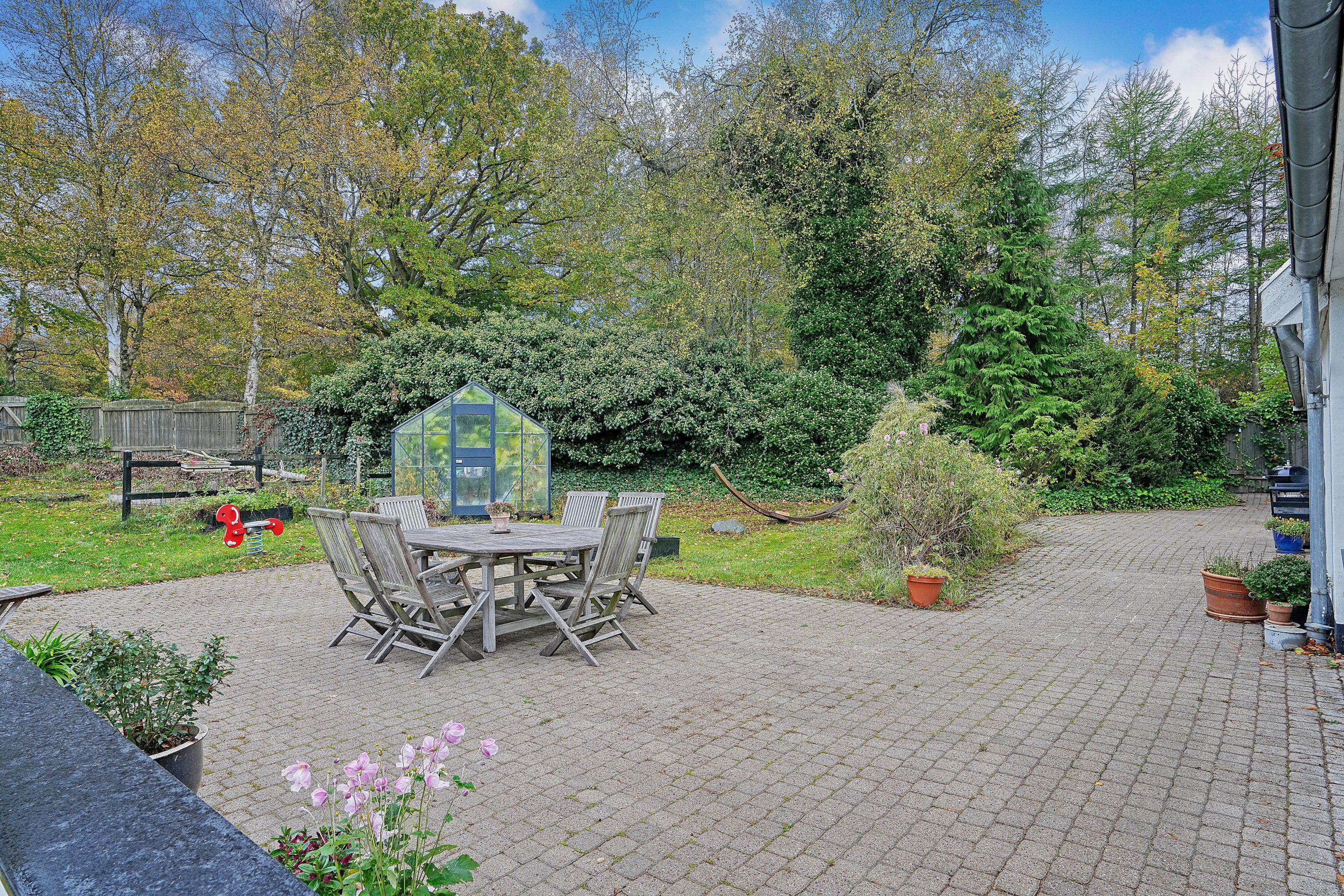 Fremhævet terrasse billede i fuldskærmstilstand. Billede af Holmenevej 25, Holmene, 3140 Ålsgårde