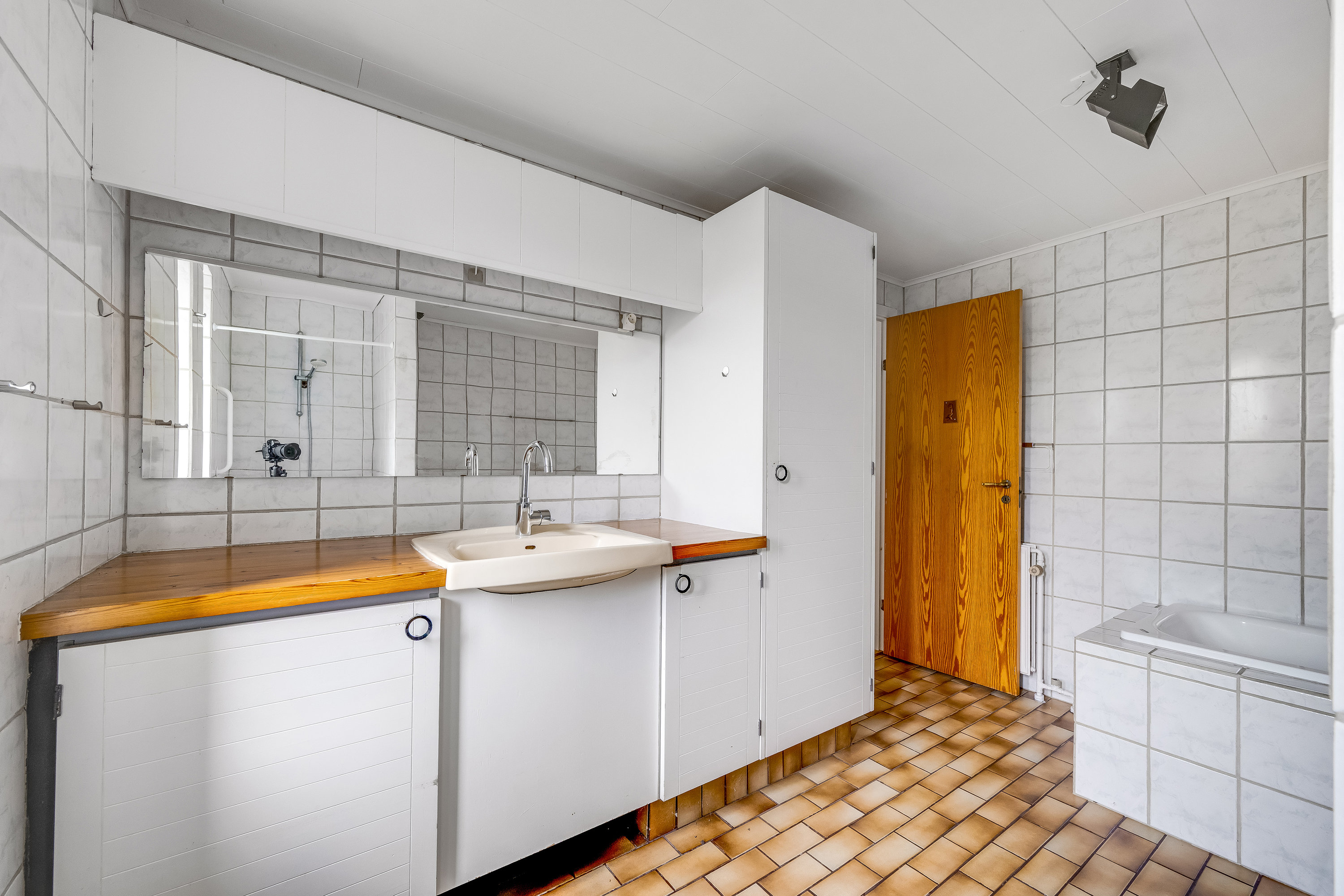 Fremhævet badeværelse billede i fuldskærmstilstand. Billede af Velling Kirkeby 77, Velling, 6950 Ringkøbing