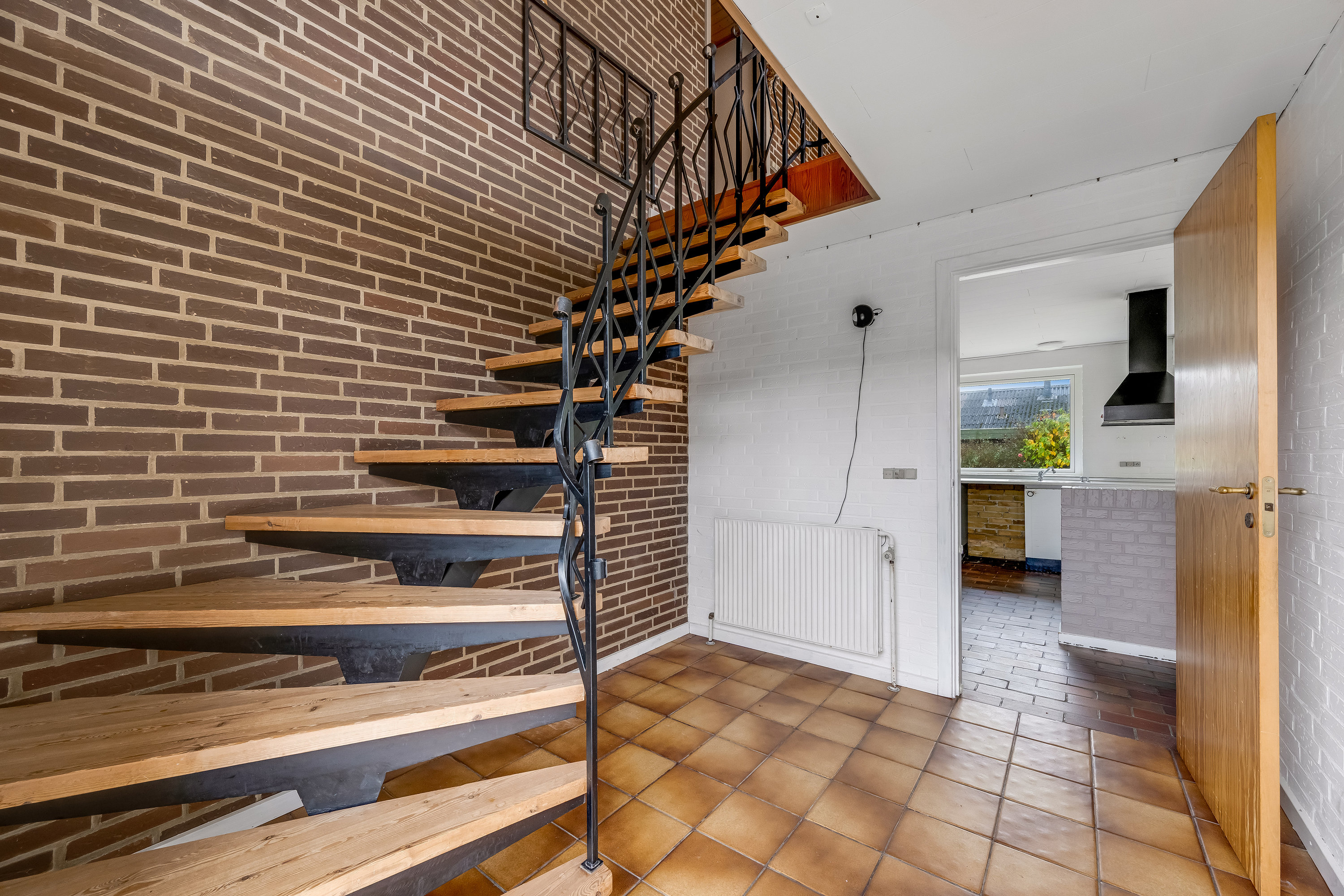 Fremhævet gang billede i fuldskærmstilstand. Billede af Velling Kirkeby 77, Velling, 6950 Ringkøbing