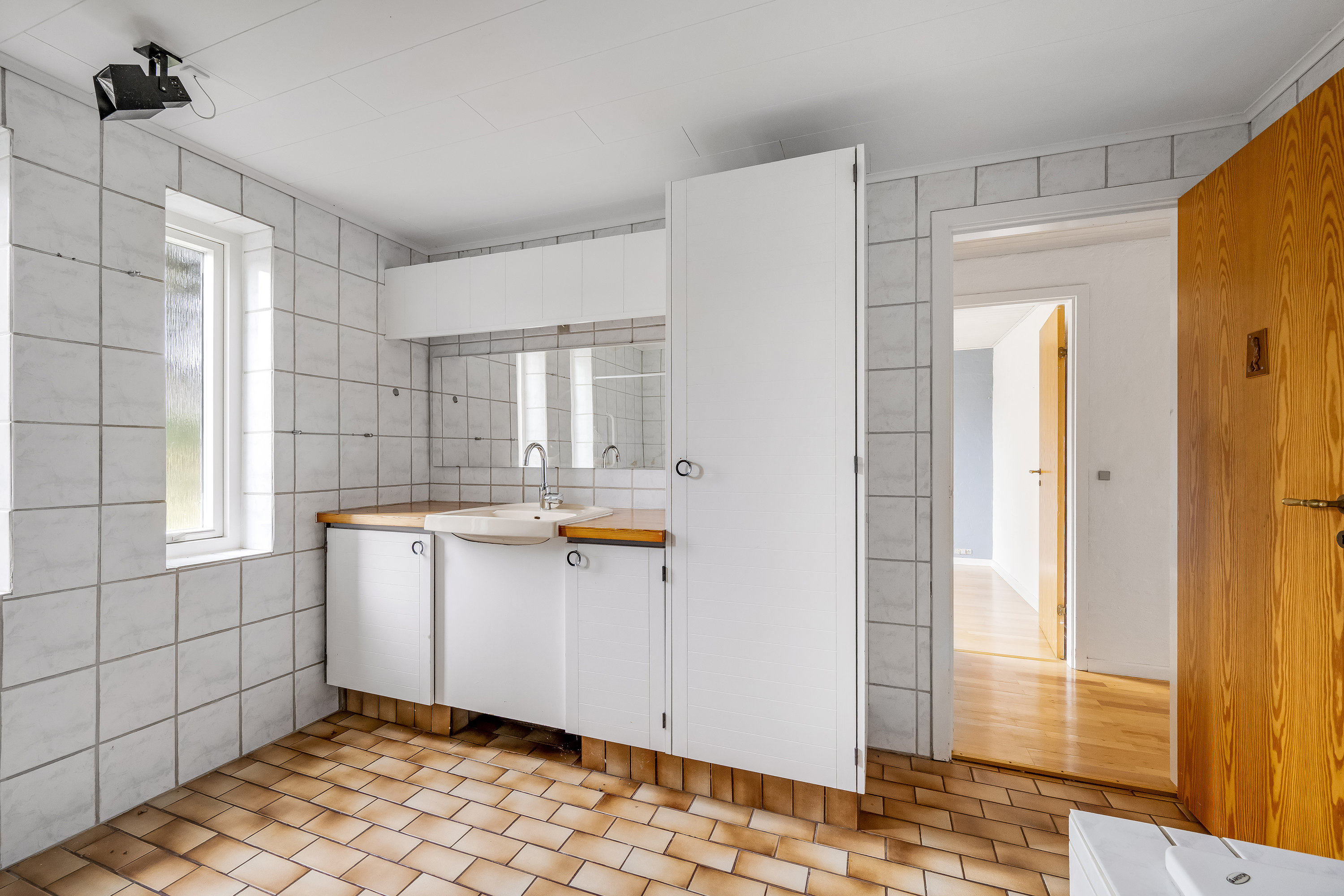 Fremhævet badeværelse billede i fuldskærmstilstand. Billede af Velling Kirkeby 77, Velling, 6950 Ringkøbing