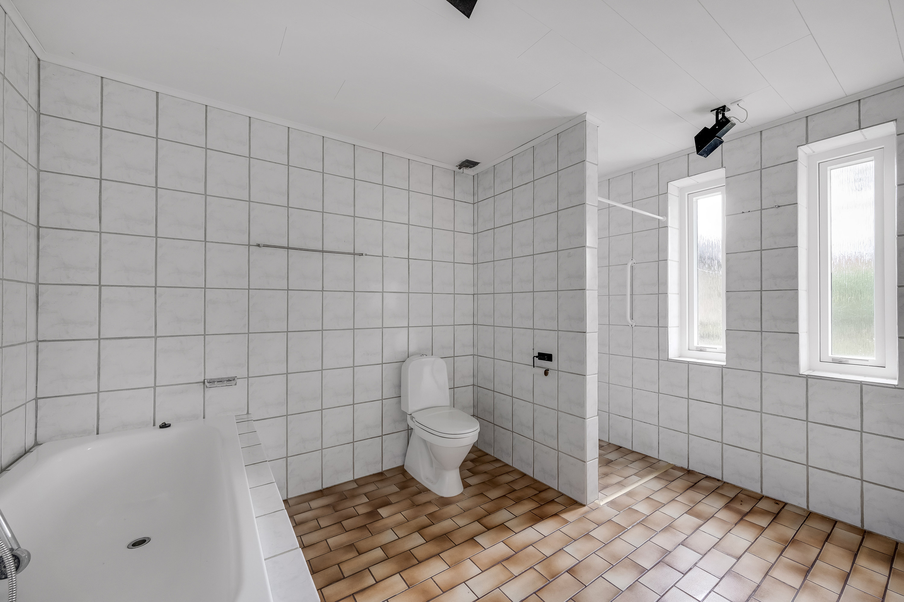 Fremhævet badeværelse billede i fuldskærmstilstand. Billede af Velling Kirkeby 77, Velling, 6950 Ringkøbing