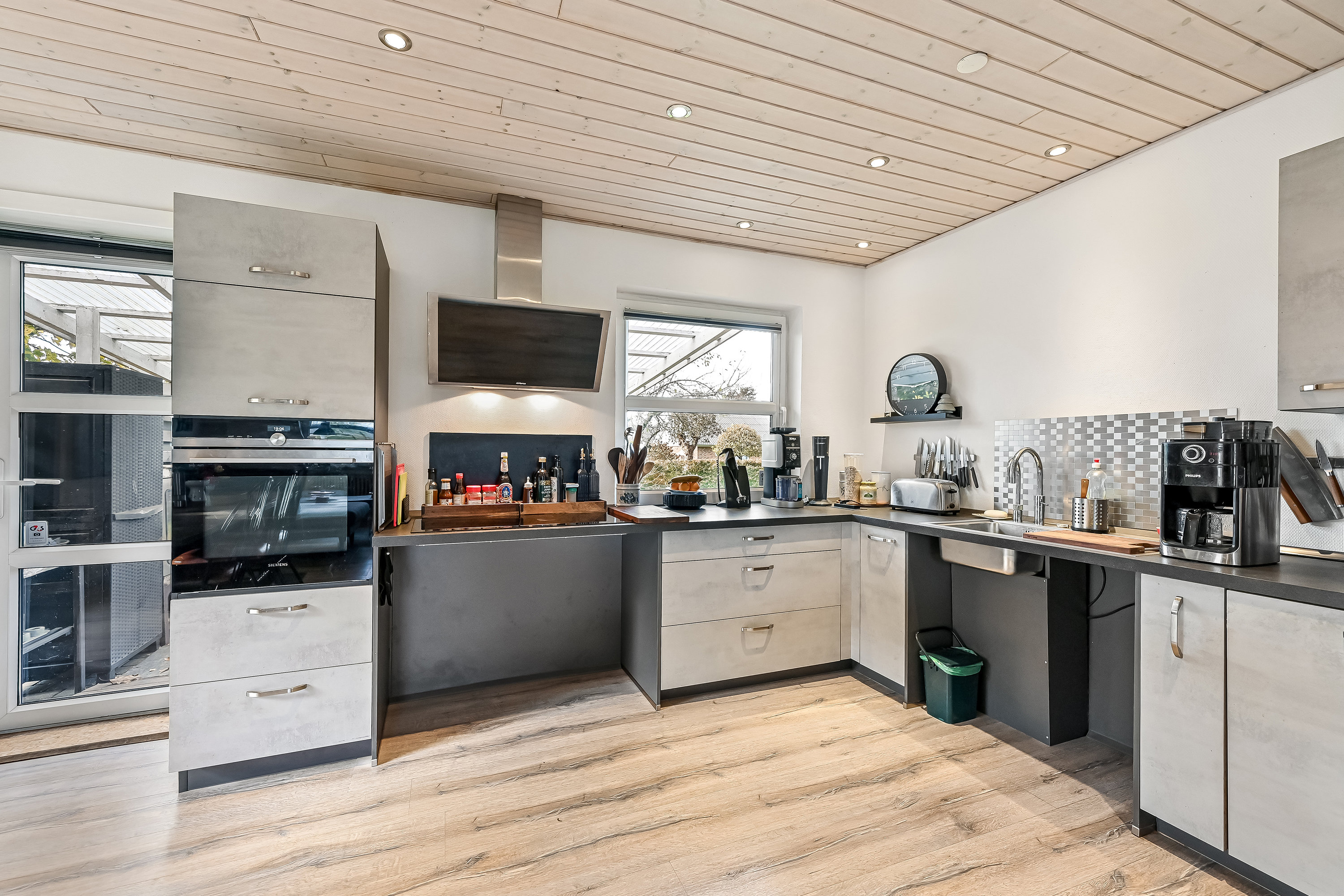 Fremhævet køkken alrum billede i fuldskærmstilstand. Billede af Krogvejen 23, Arnborg, 7400 Herning