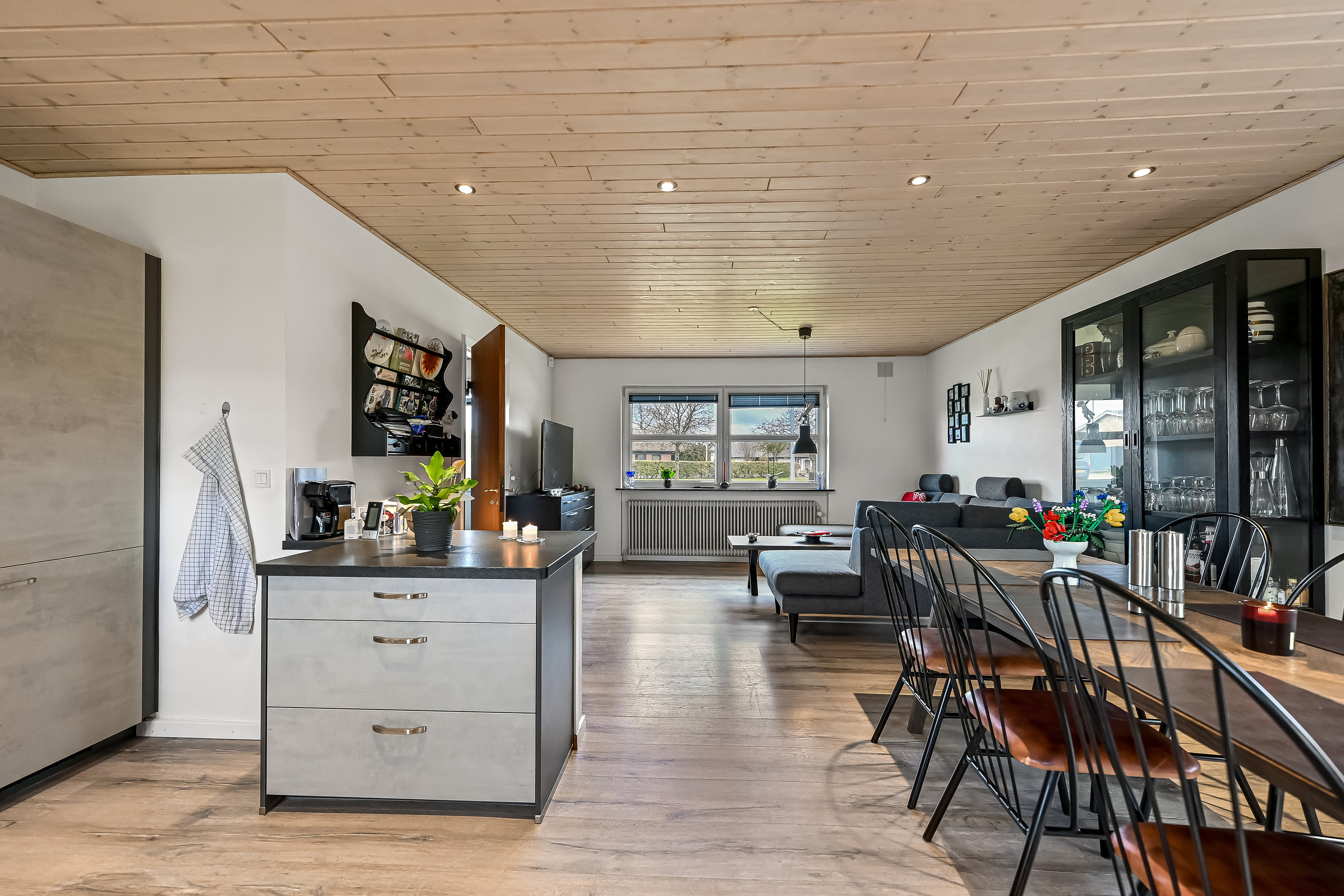 Fremhævet køkken alrum billede i fuldskærmstilstand. Billede af Krogvejen 23, Arnborg, 7400 Herning