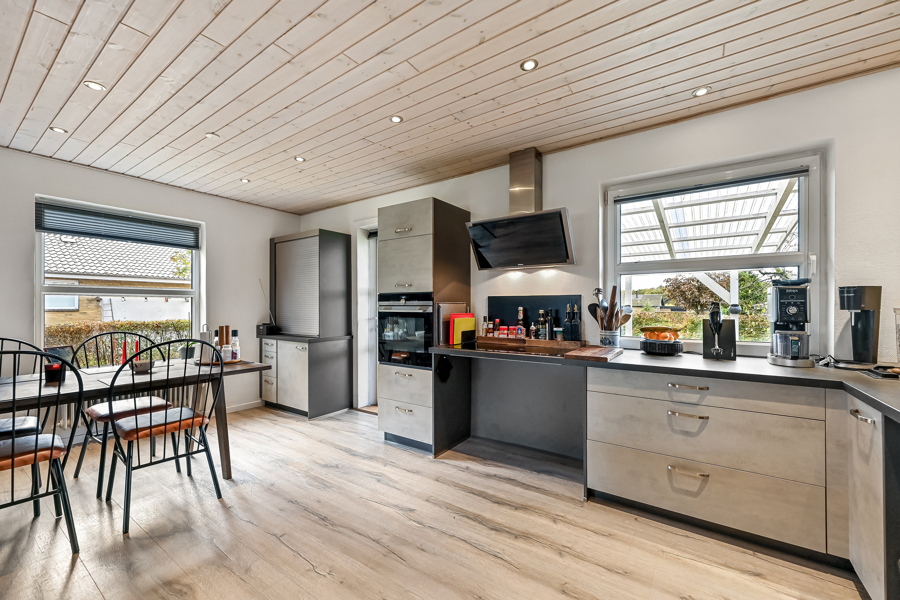 Fremhævet køkken alrum billede i fuldskærmstilstand. Billede af Krogvejen 23, Arnborg, 7400 Herning