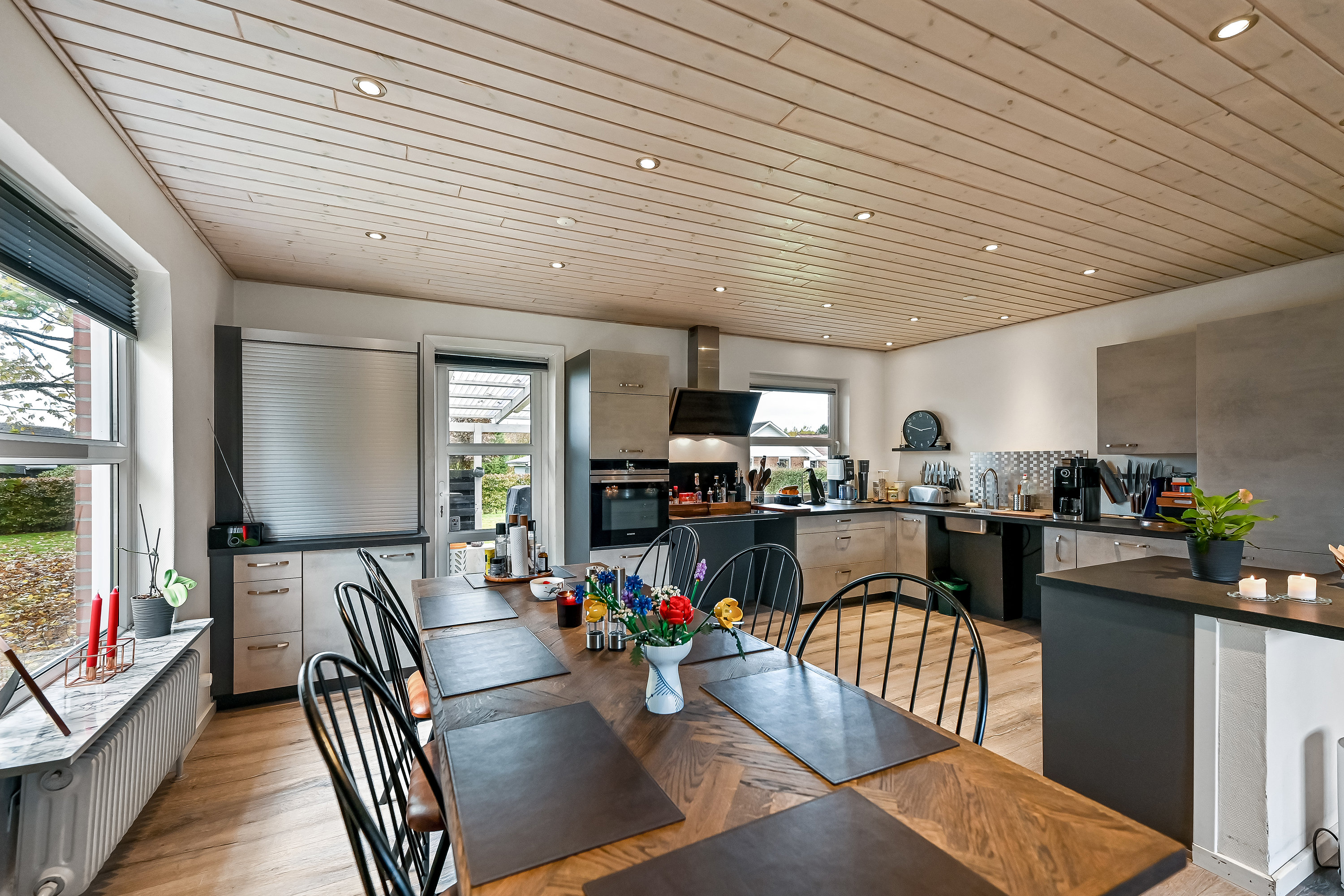 Fremhævet køkken alrum billede i fuldskærmstilstand. Billede af Krogvejen 23, Arnborg, 7400 Herning