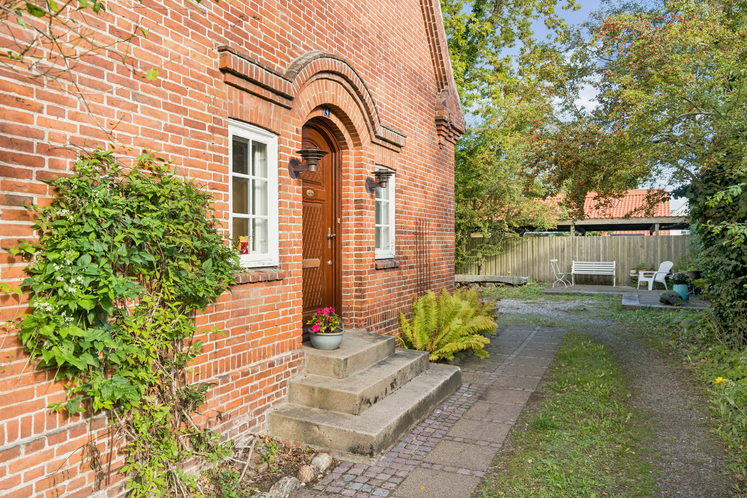 Fremhævet facade billede i fuldskærmstilstand. Billede af Hyldtoftevej 4, 9800 Hjørring