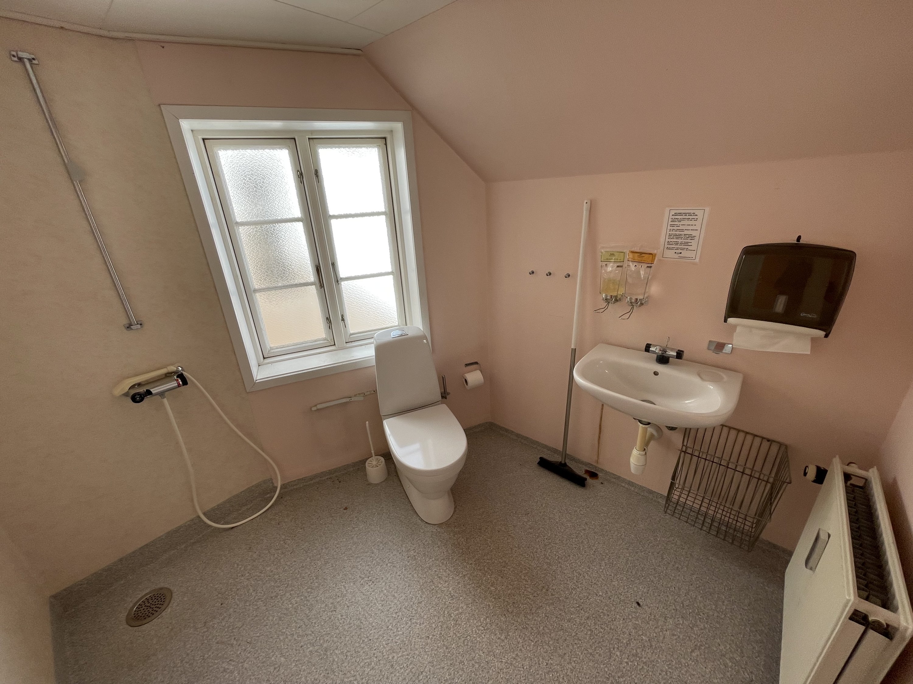 Fremhævet badeværelse billede i fuldskærmstilstand. Billede af Gråbrødre Torv 2, 6760 Ribe