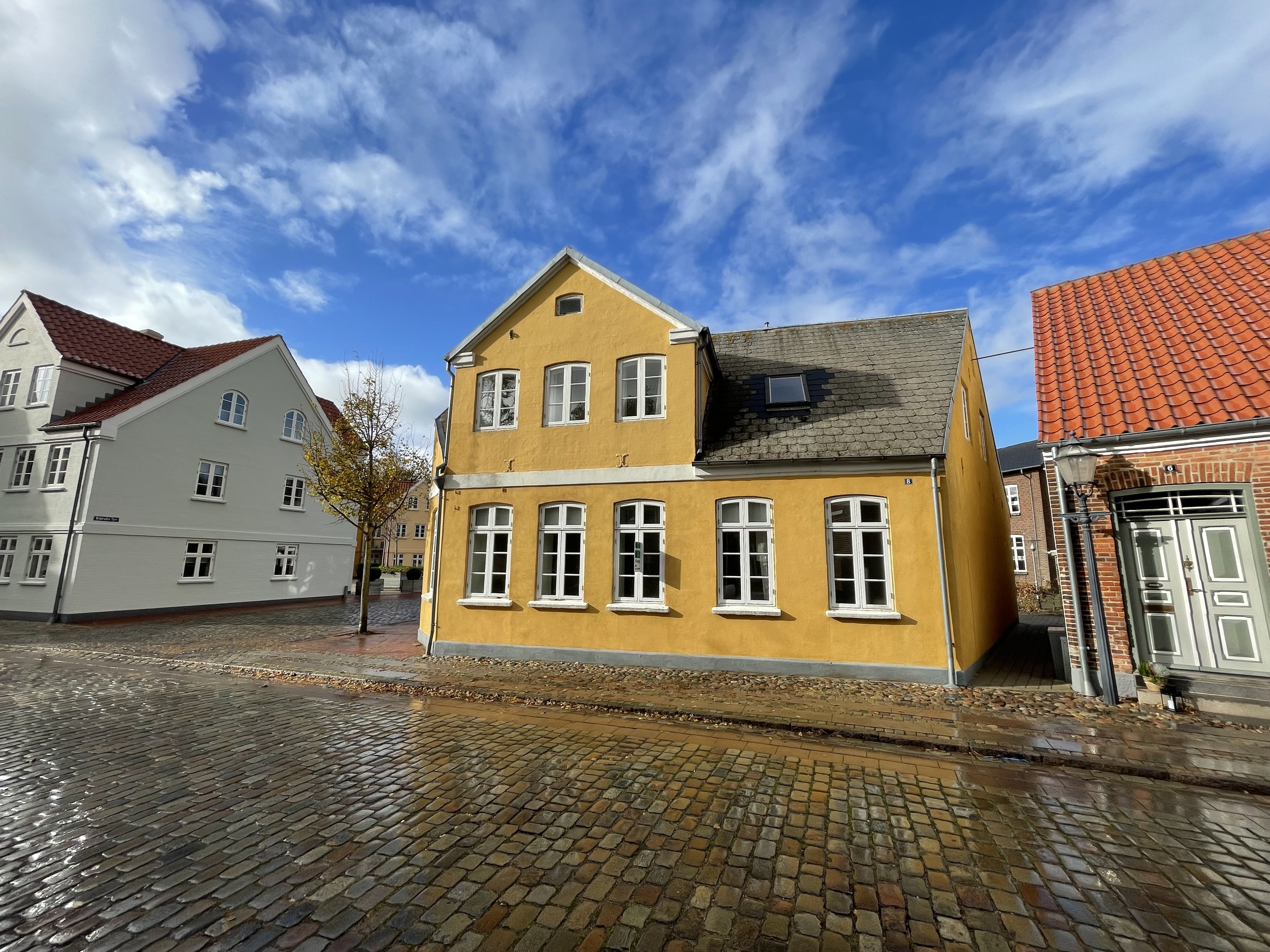 Fremhævet ejendommen billede i fuldskærmstilstand. Billede af Gråbrødre Torv 2, 6760 Ribe