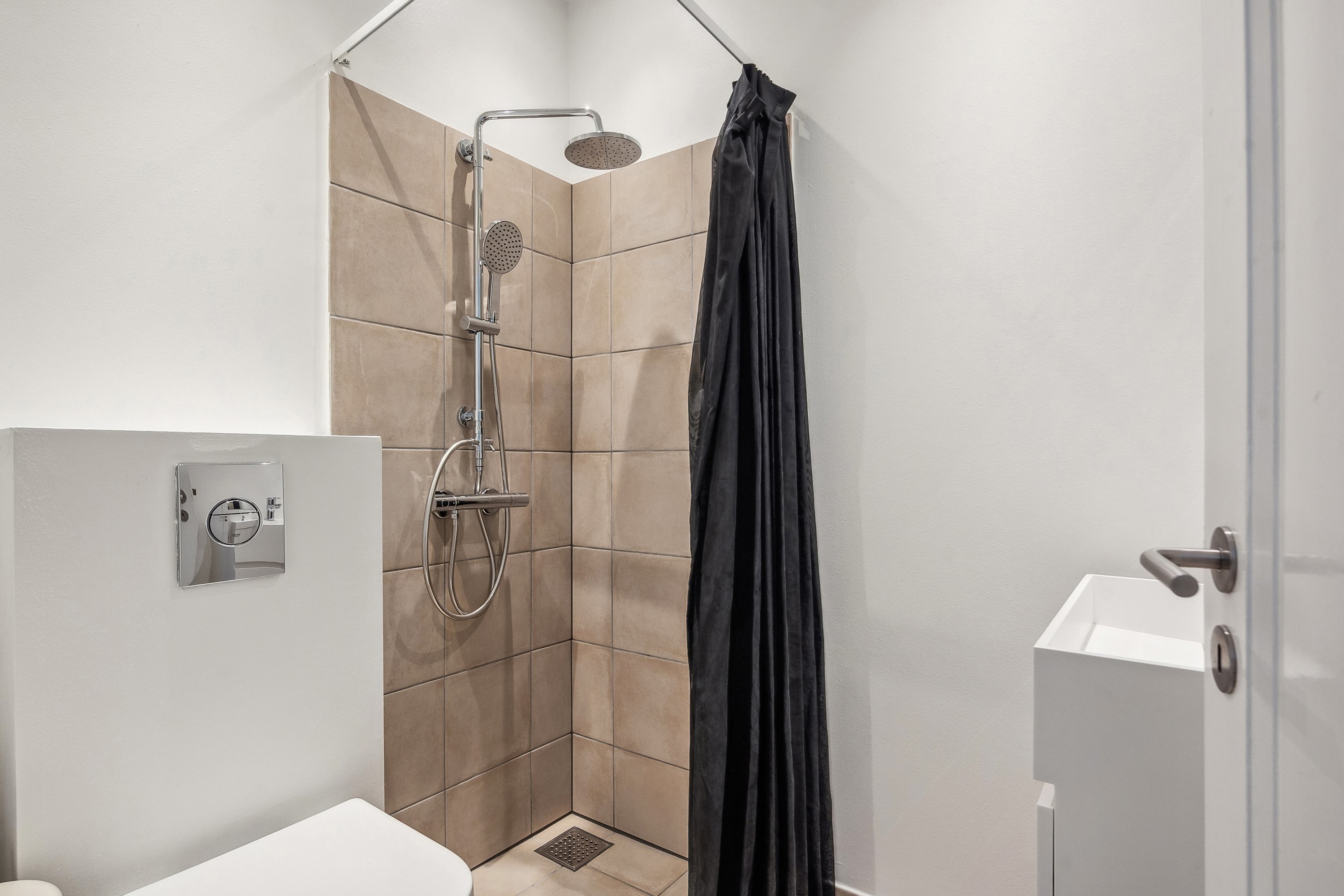 Fremhævet badeværelse billede i fuldskærmstilstand. Billede af Vesterbro 50, 3. th., 9000 Aalborg