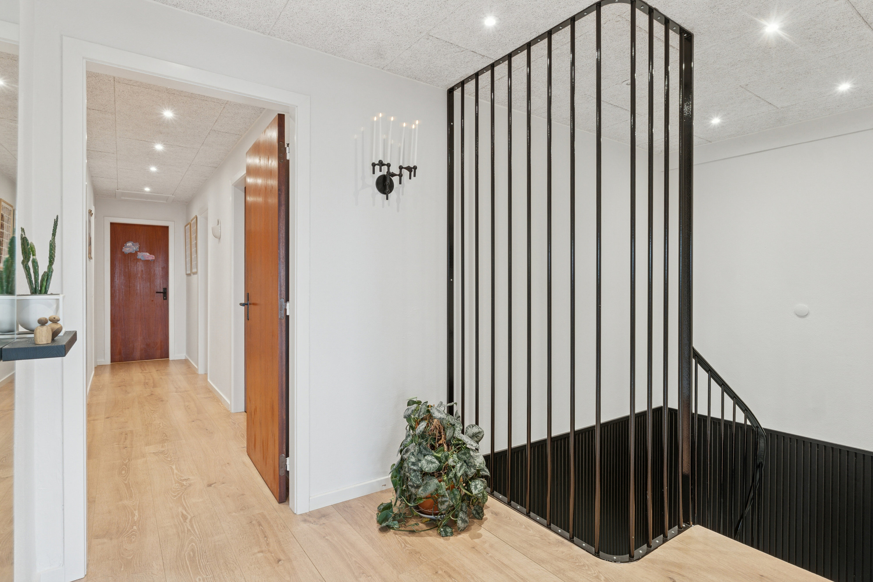 Fremhævet gang billede i fuldskærmstilstand. Billede af Skrænten 20, 9800 Hjørring