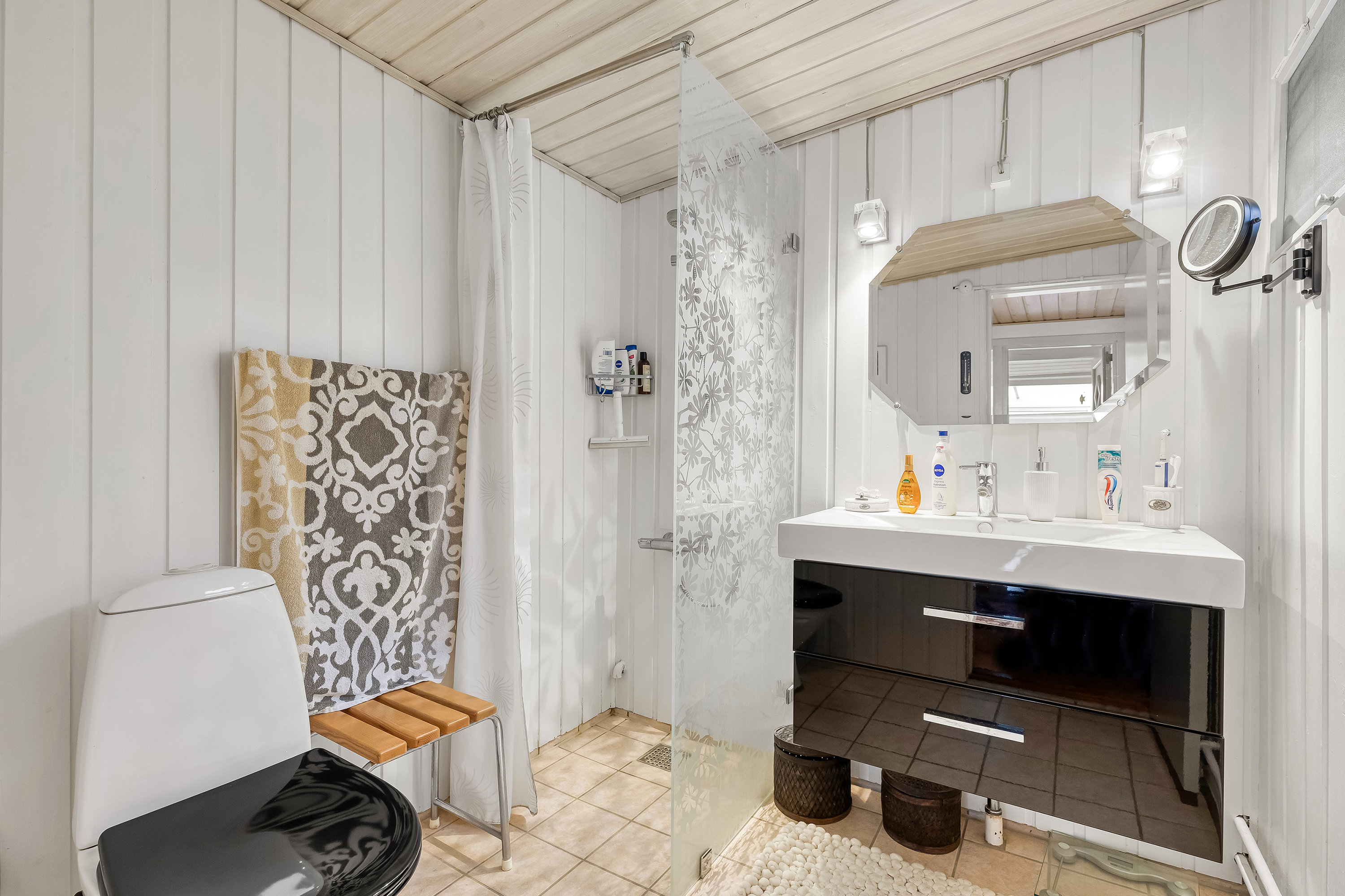 Fremhævet badeværelse billede i fuldskærmstilstand. Billede af Udsholt Strandvej 113, 3230 Græsted