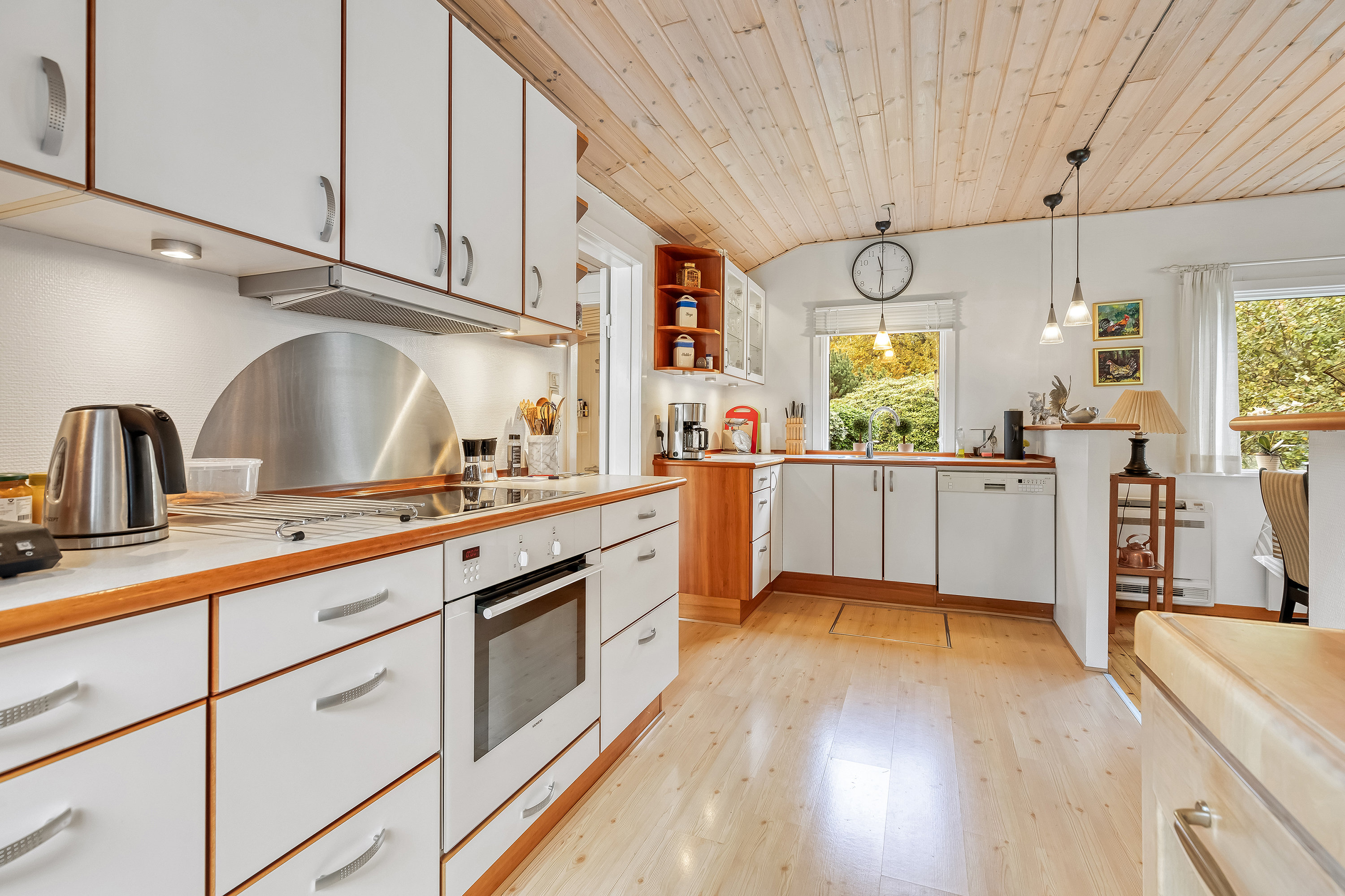 Fremhævet køkken alrum billede i fuldskærmstilstand. Billede af Udsholt Strandvej 113, 3230 Græsted