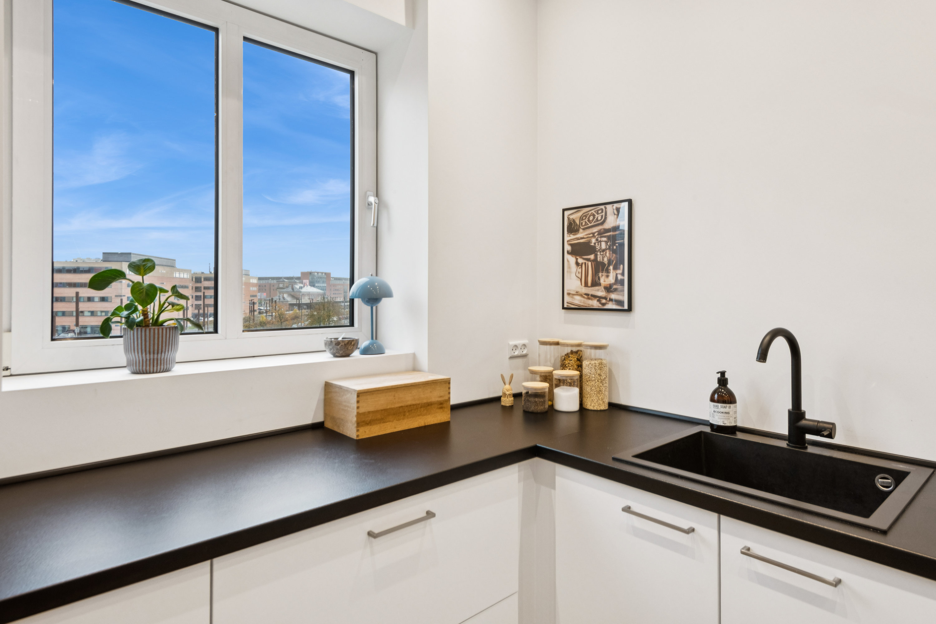 Fremhævet køkken billede i fuldskærmstilstand. Billede af Vesterbro 24, 2. th., 9000 Aalborg