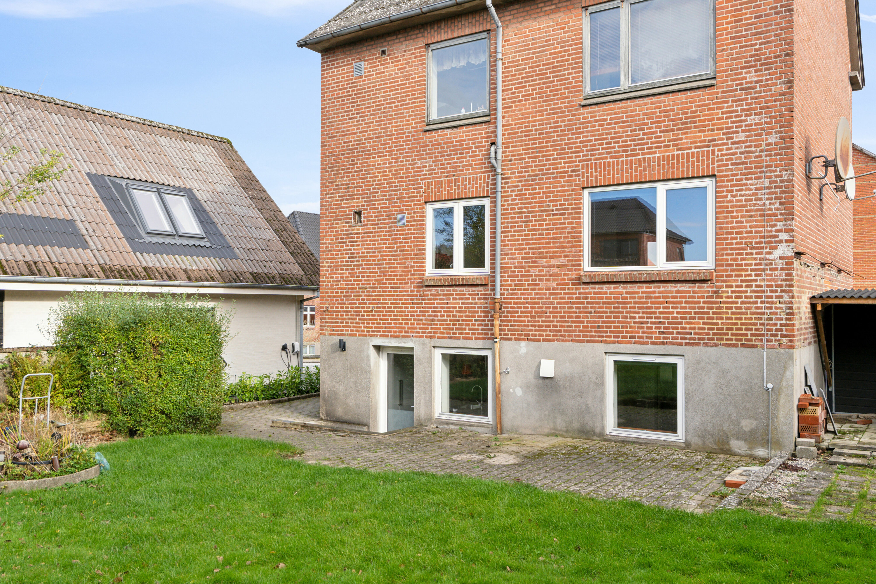 Fremhævet set fra haven billede i fuldskærmstilstand. Billede af Kristiansgade 33, st.., 7430 Ikast