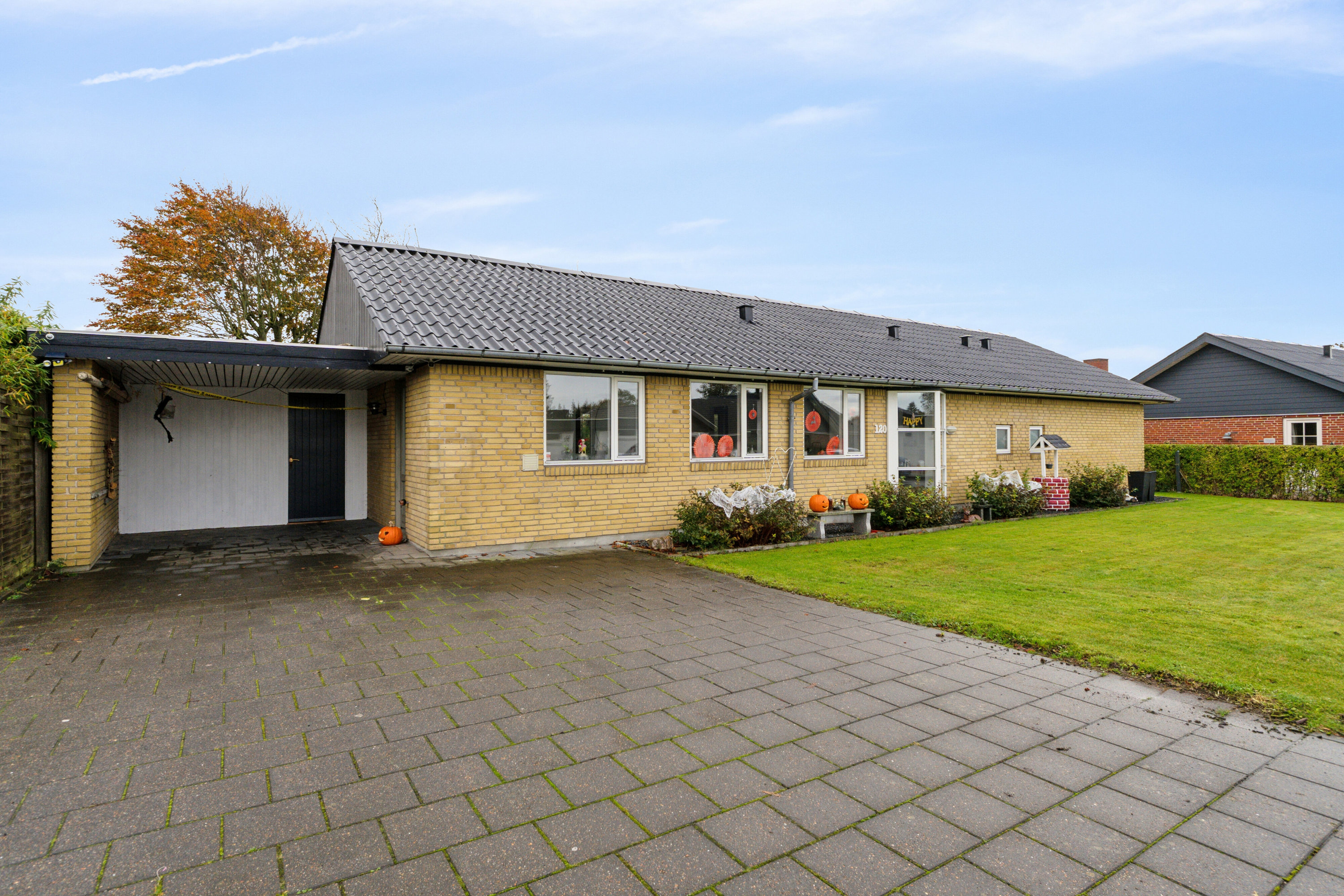 Fremhævet set fra vejen billede i fuldskærmstilstand. Billede af H C Andersens Vej 120, 7430 Ikast