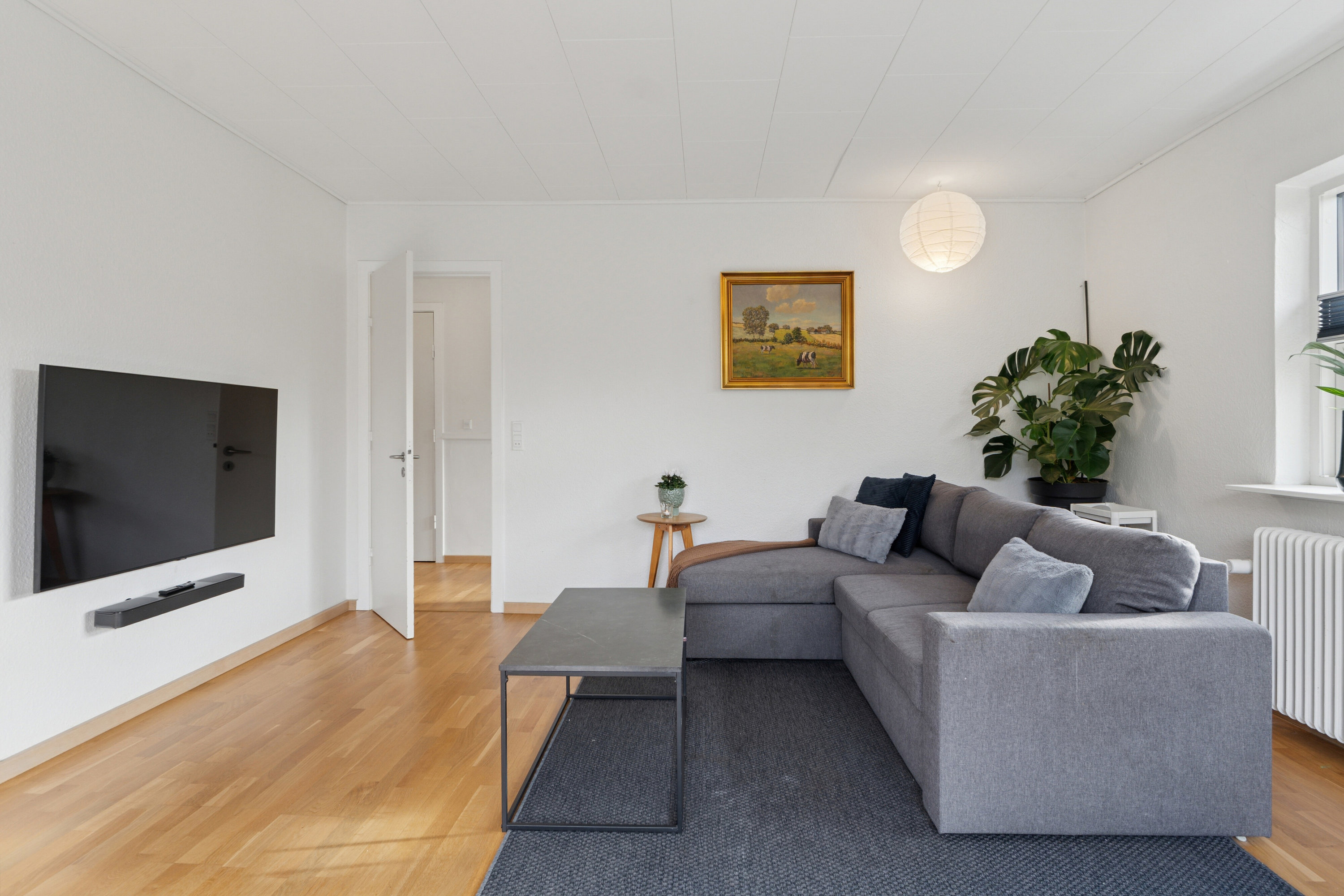 Fremhævet stue billede i fuldskærmstilstand. Billede af Almtoftvej 39, 8620 Kjellerup