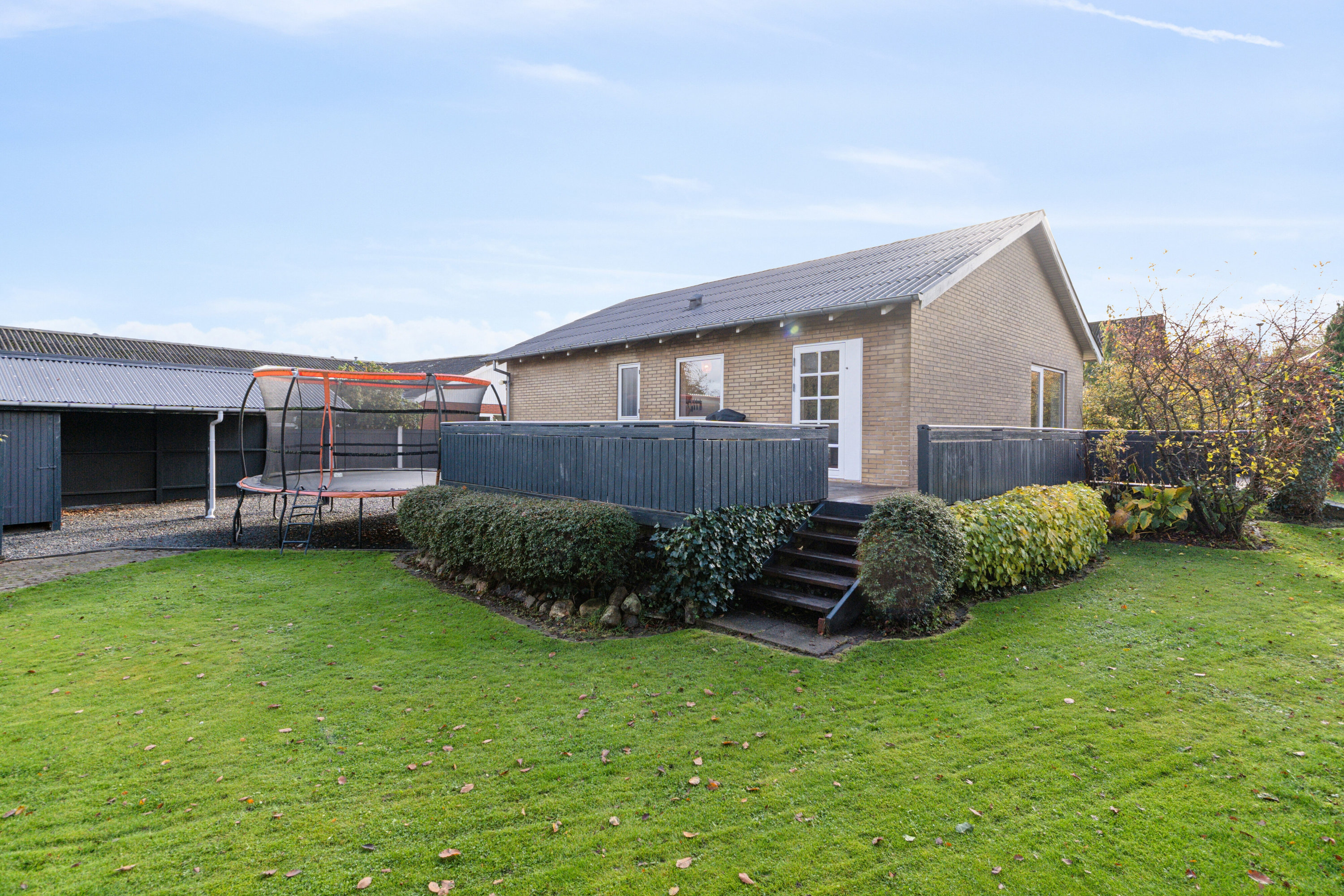 Fremhævet set fra haven billede i fuldskærmstilstand. Billede af Almtoftvej 39, 8620 Kjellerup